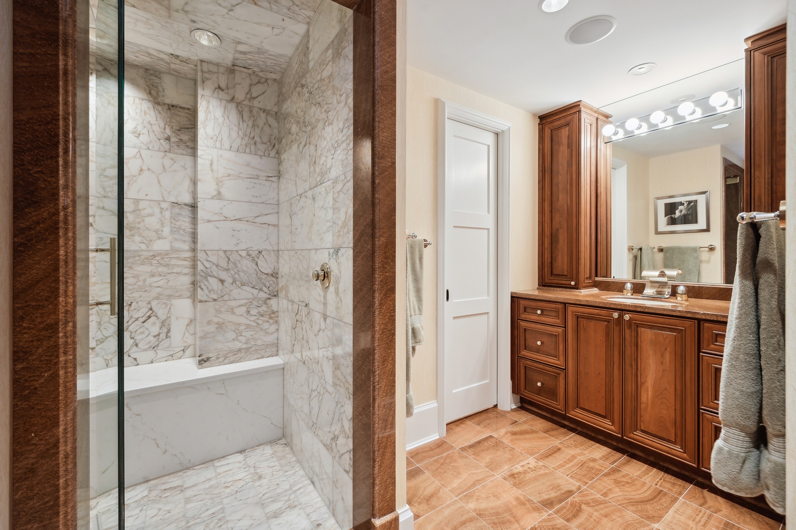 180 E PEARSON Street Unit: 5902