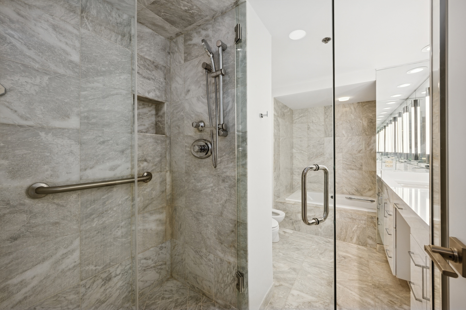 100 E Huron Street Unit: 2804