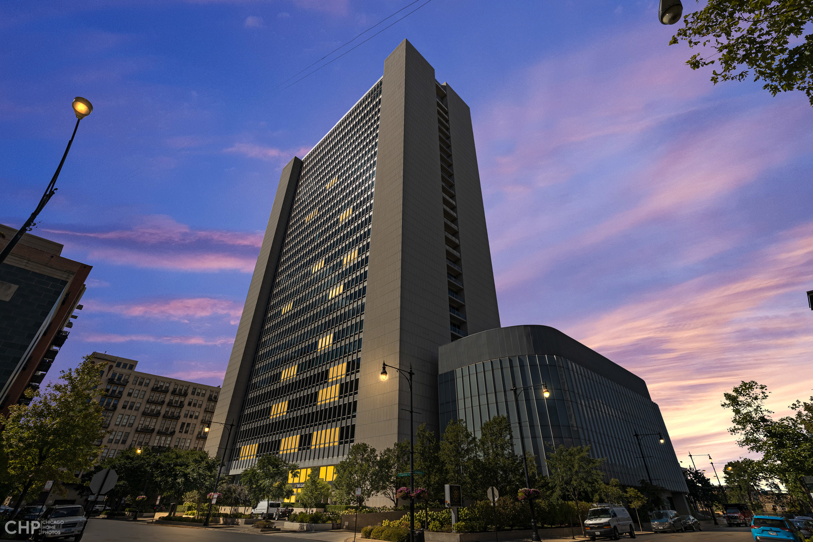 500 W SUPERIOR Street Unit: 805