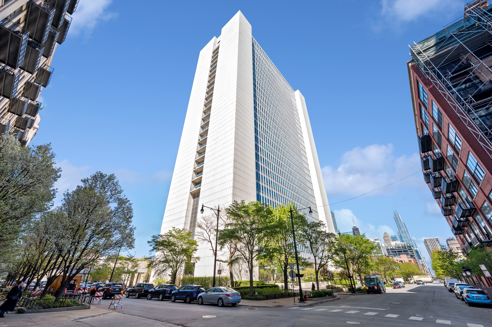 500 W SUPERIOR Street Unit: 805