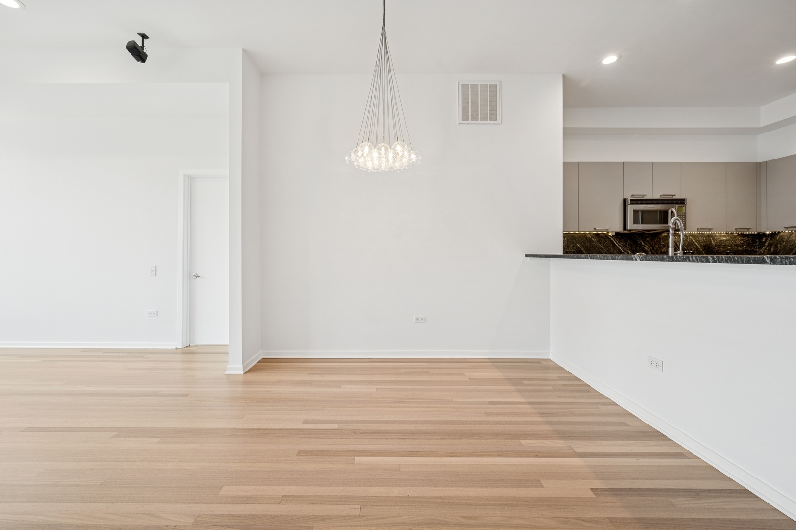 500 W SUPERIOR Street Unit: 805