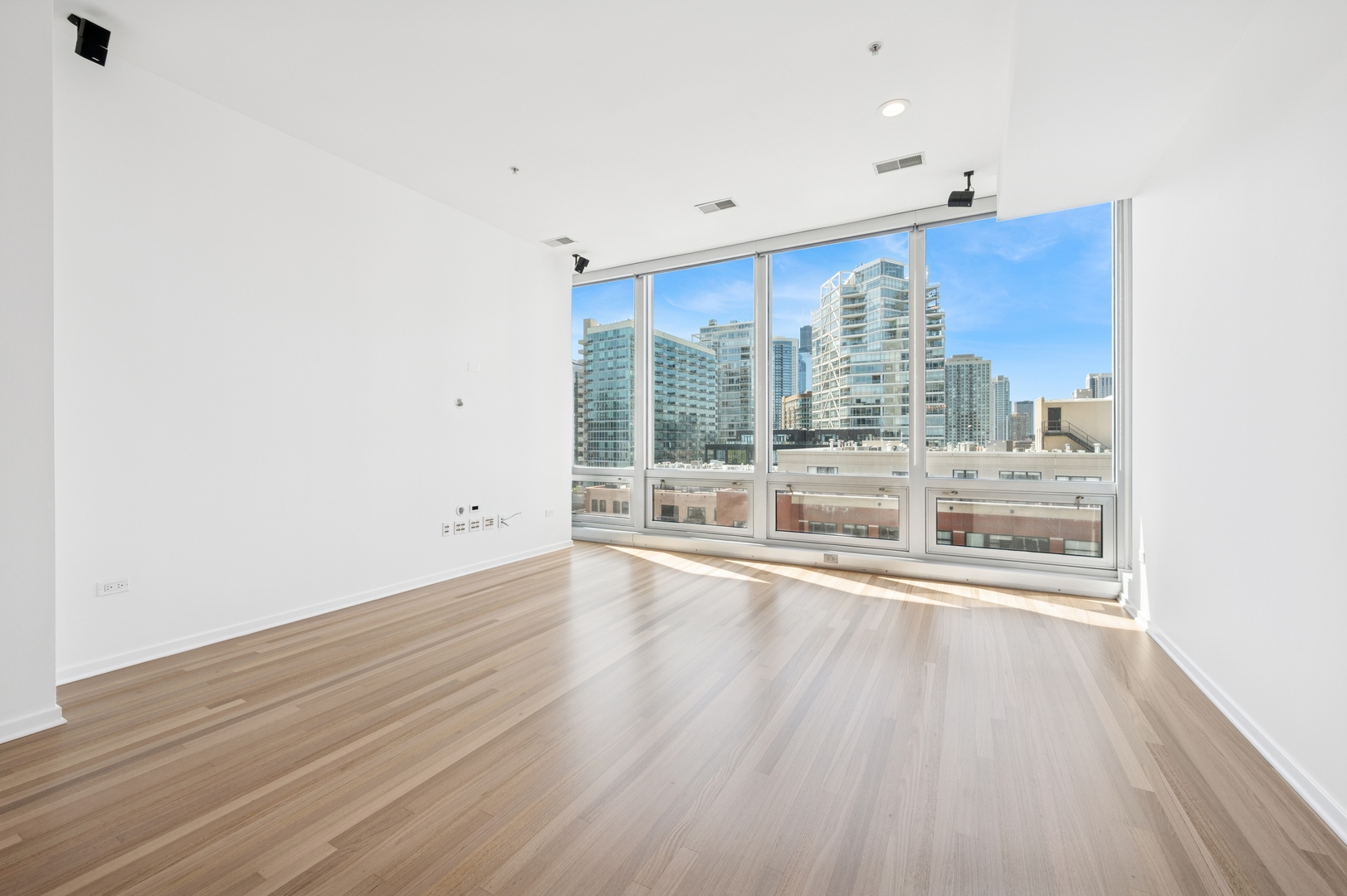 500 W SUPERIOR Street Unit: 805