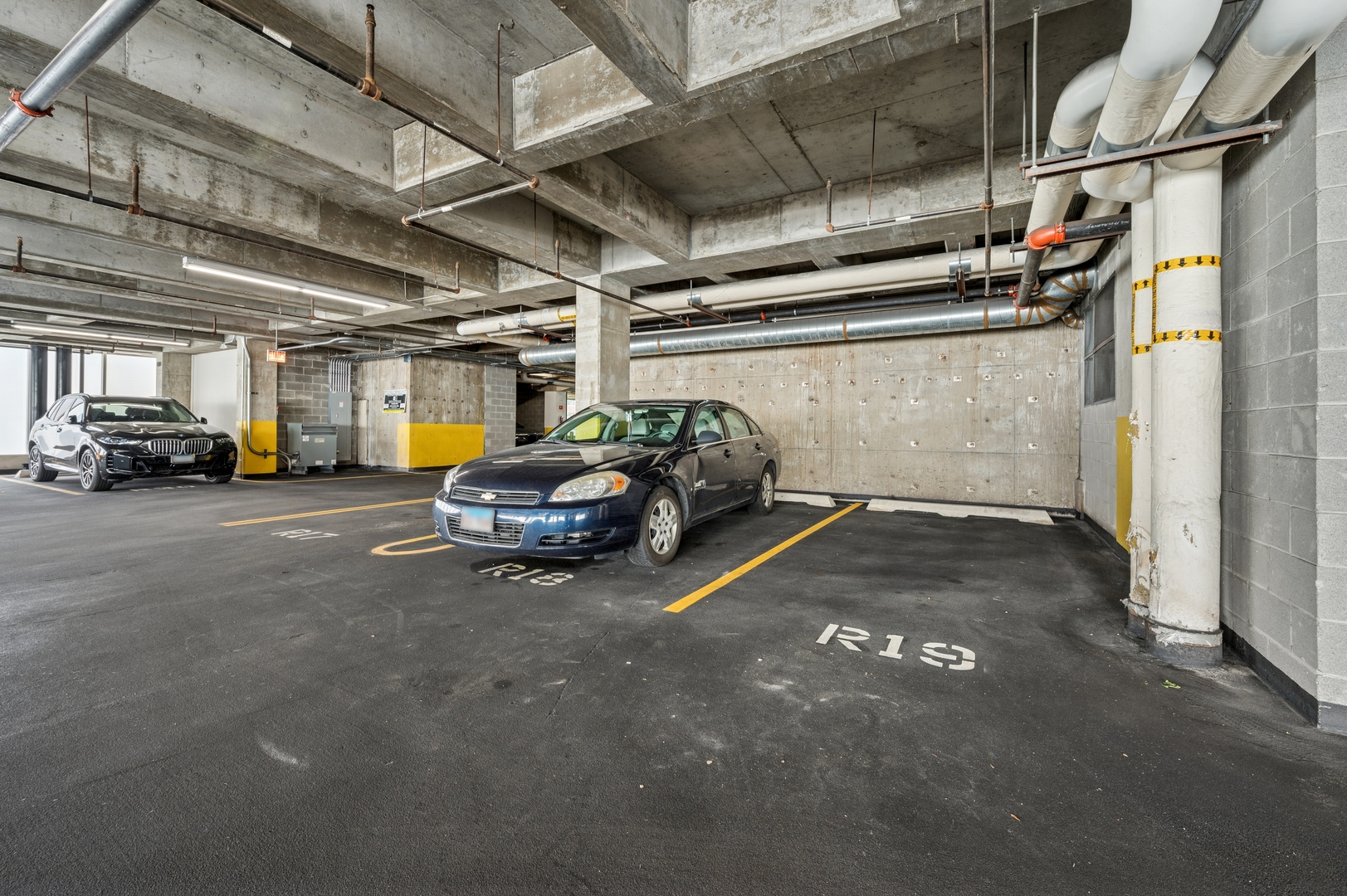 500 W SUPERIOR Street Unit: 805