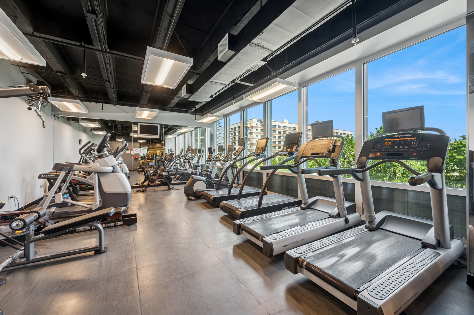 500 W SUPERIOR Street Unit: 805