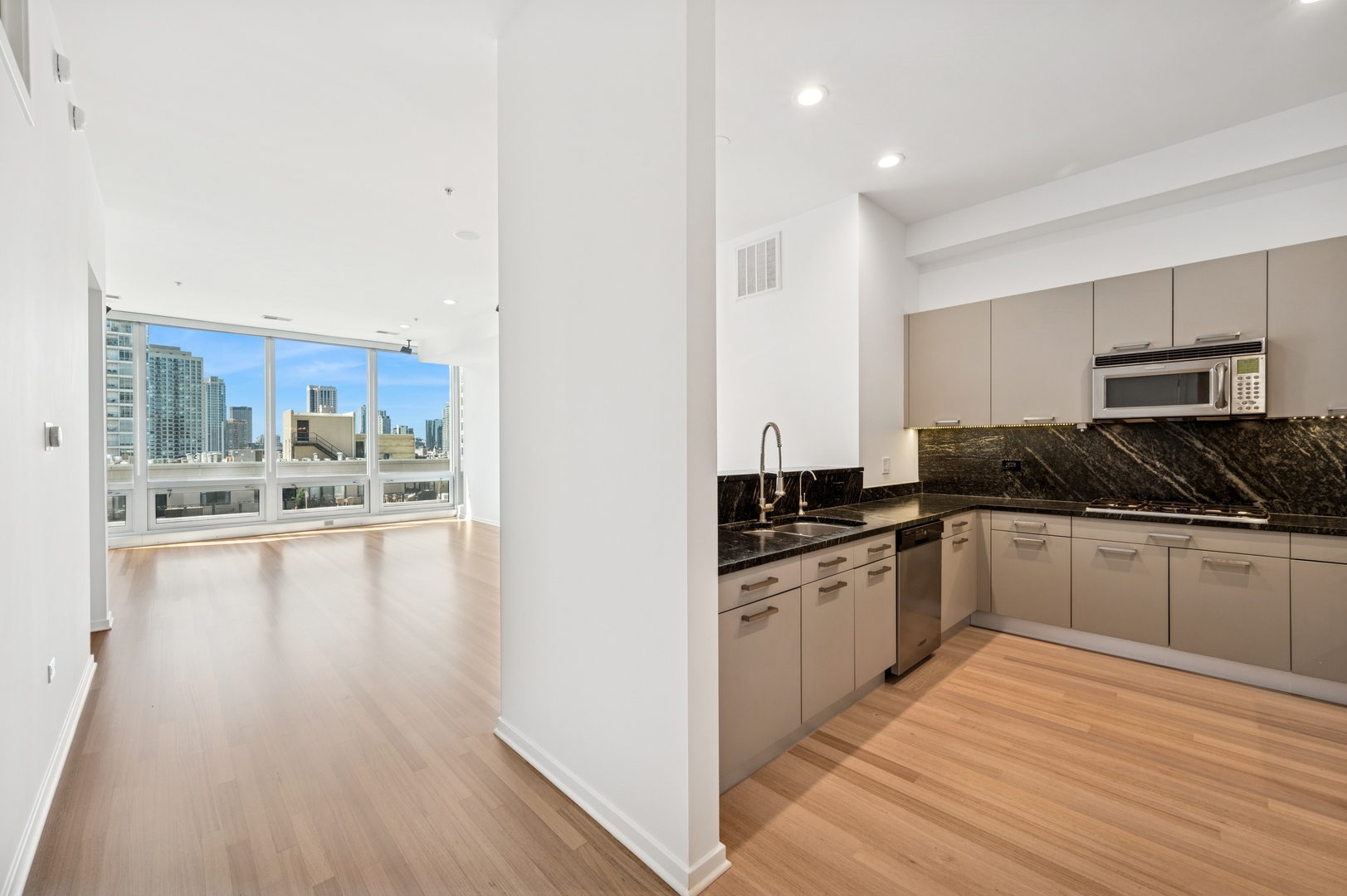 500 W SUPERIOR Street Unit: 805