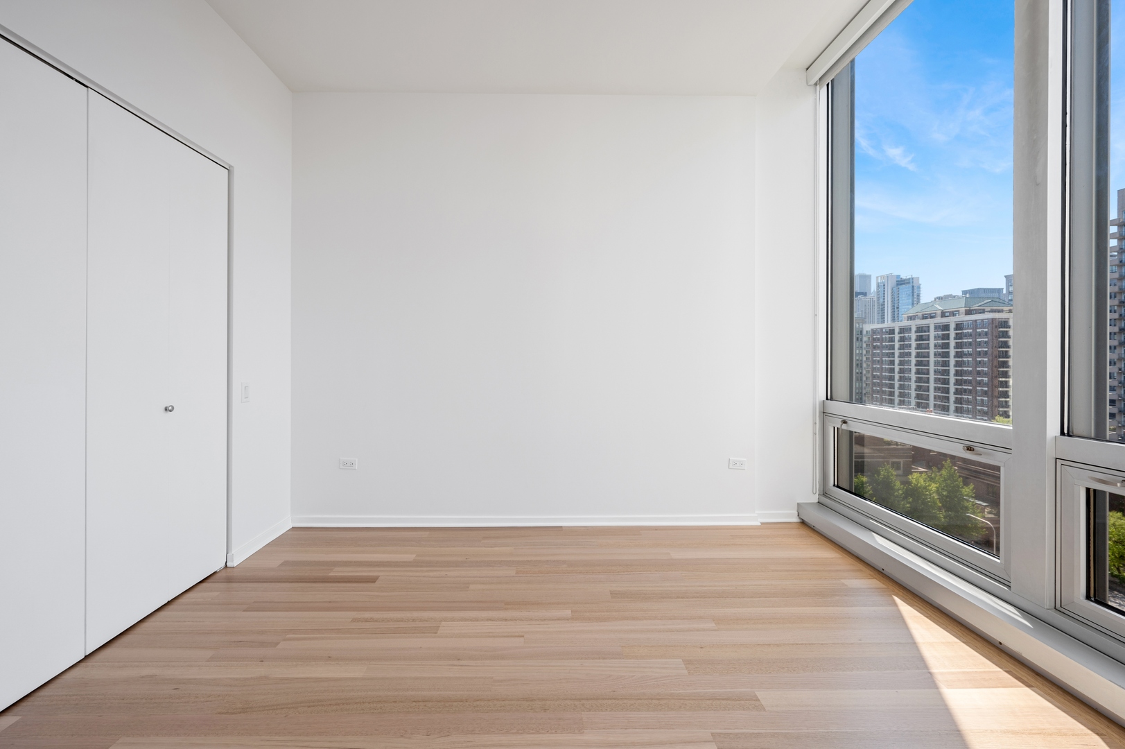 500 W SUPERIOR Street Unit: 805