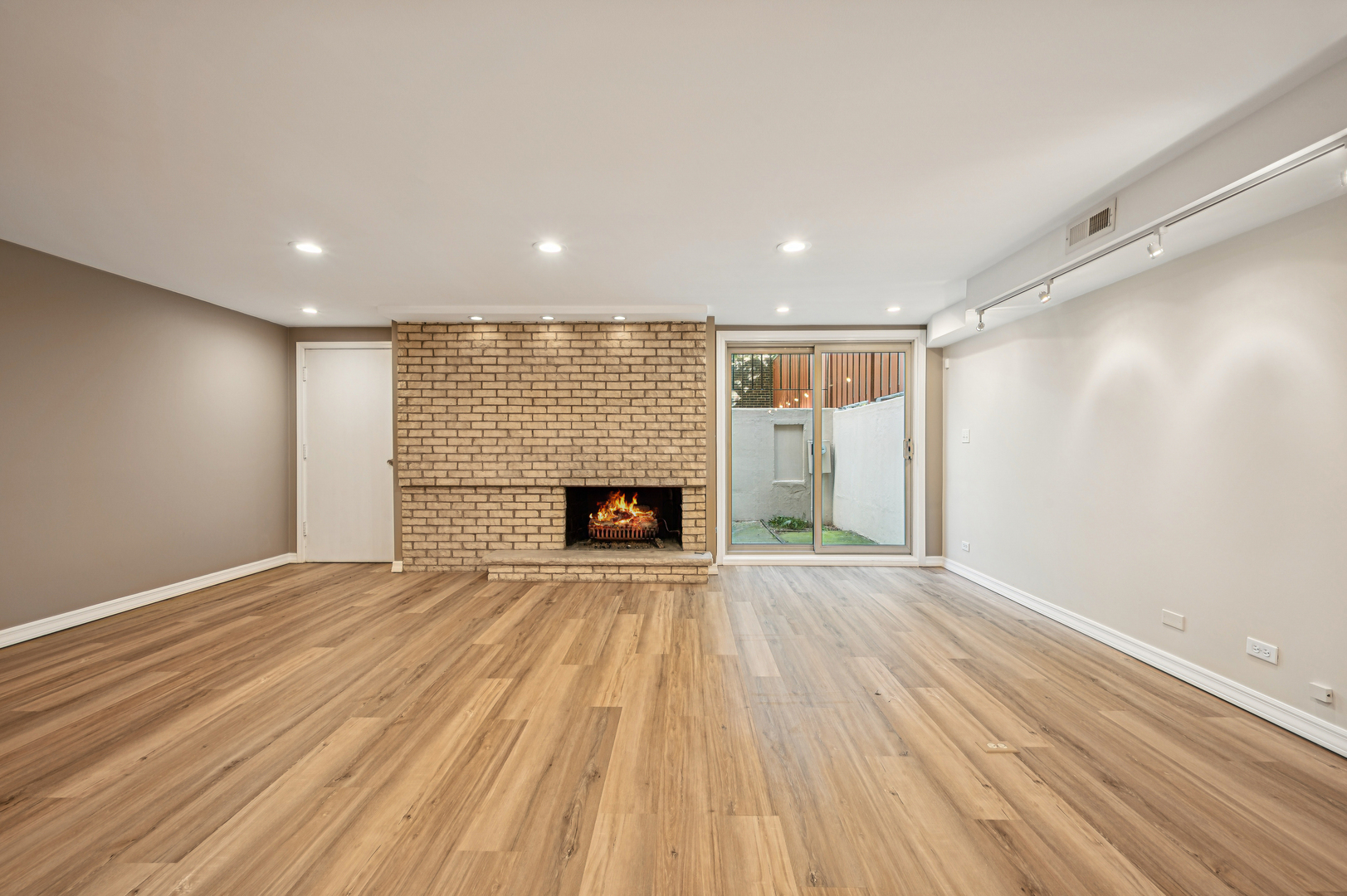 1333 N Sandburg Terrace