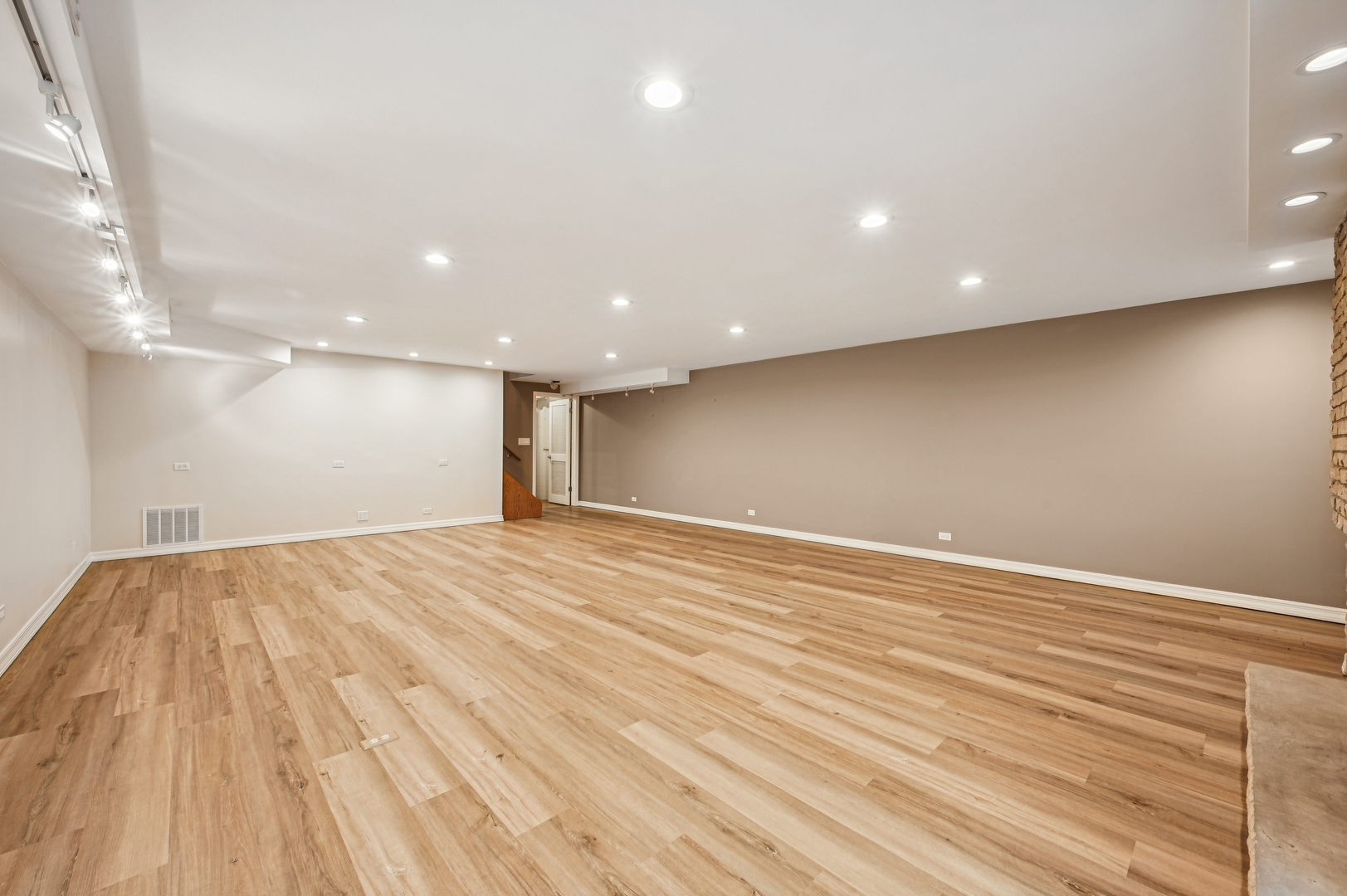 1333 N Sandburg Terrace