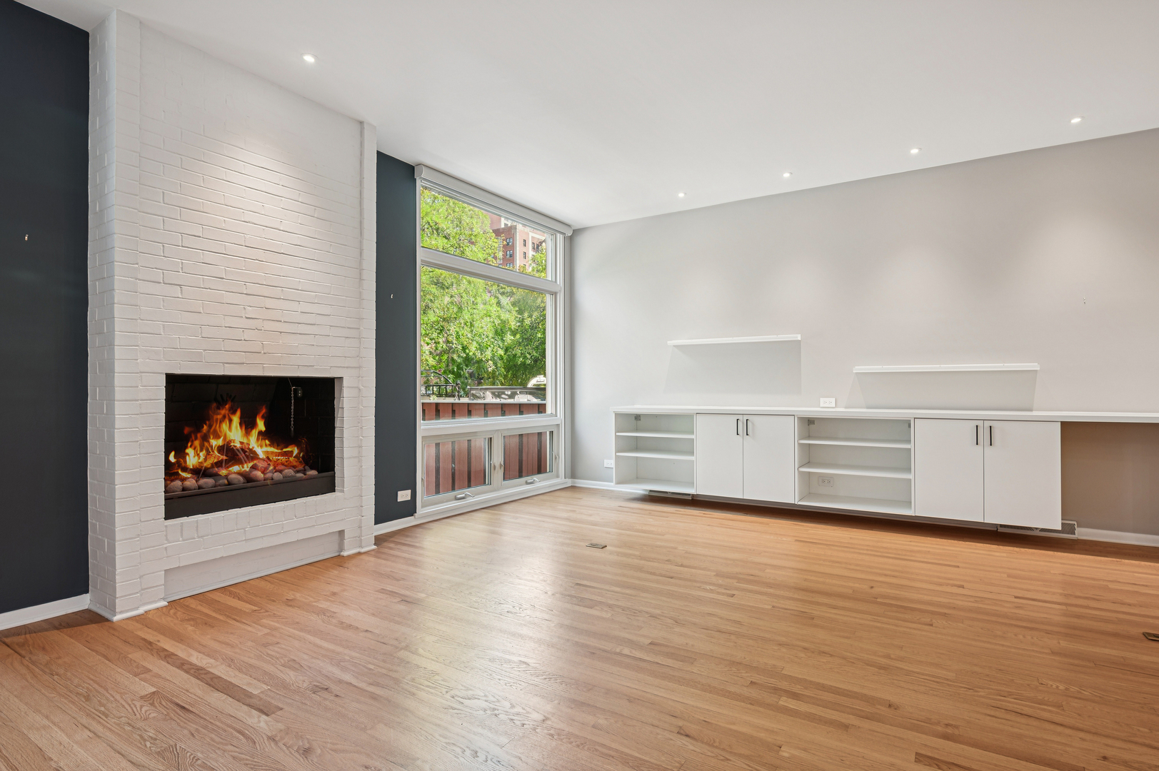 1333 N Sandburg Terrace