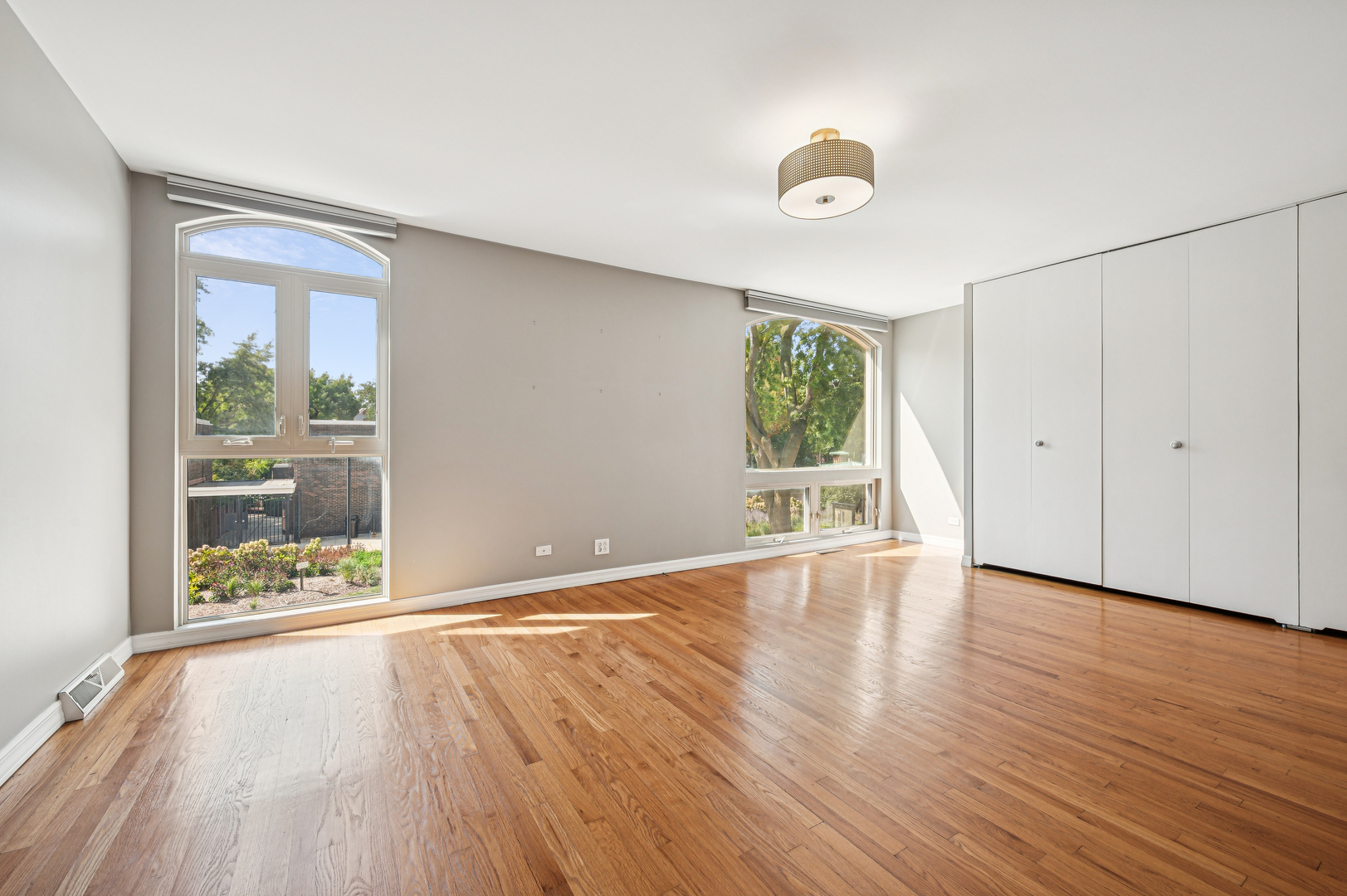 1333 N Sandburg Terrace