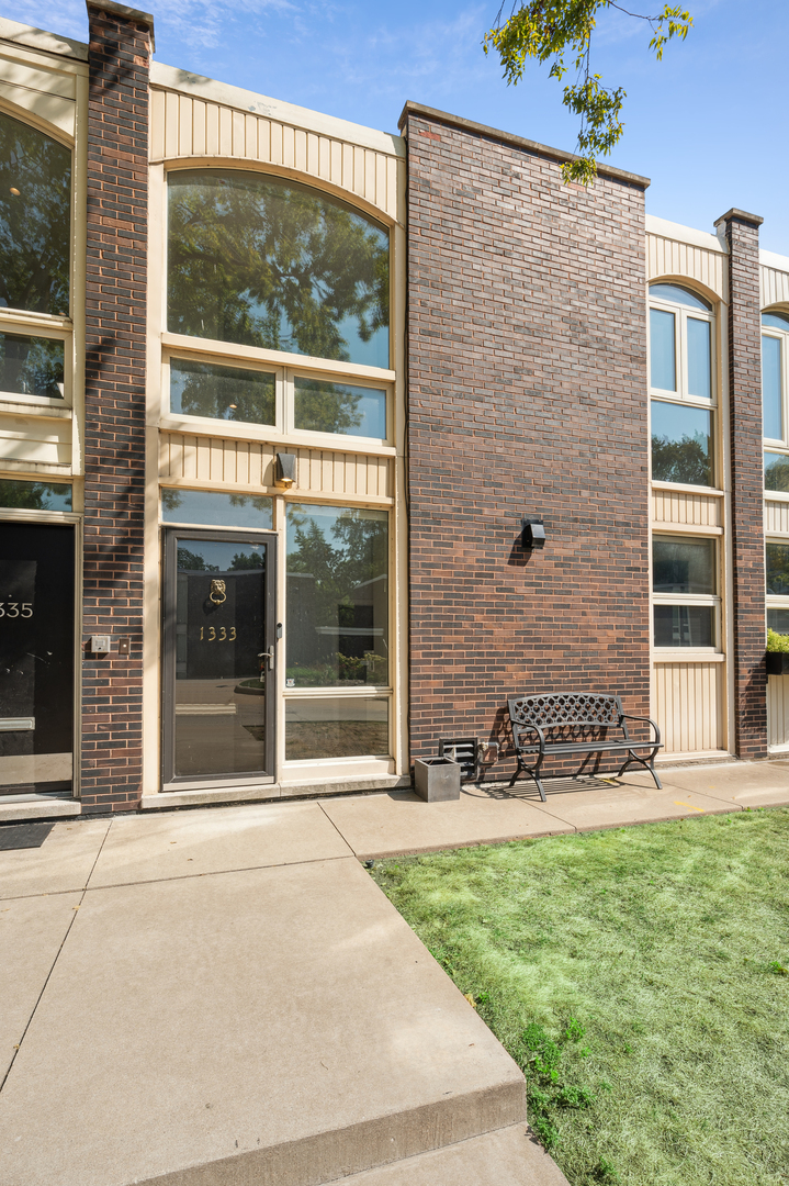 1333 N Sandburg Terrace