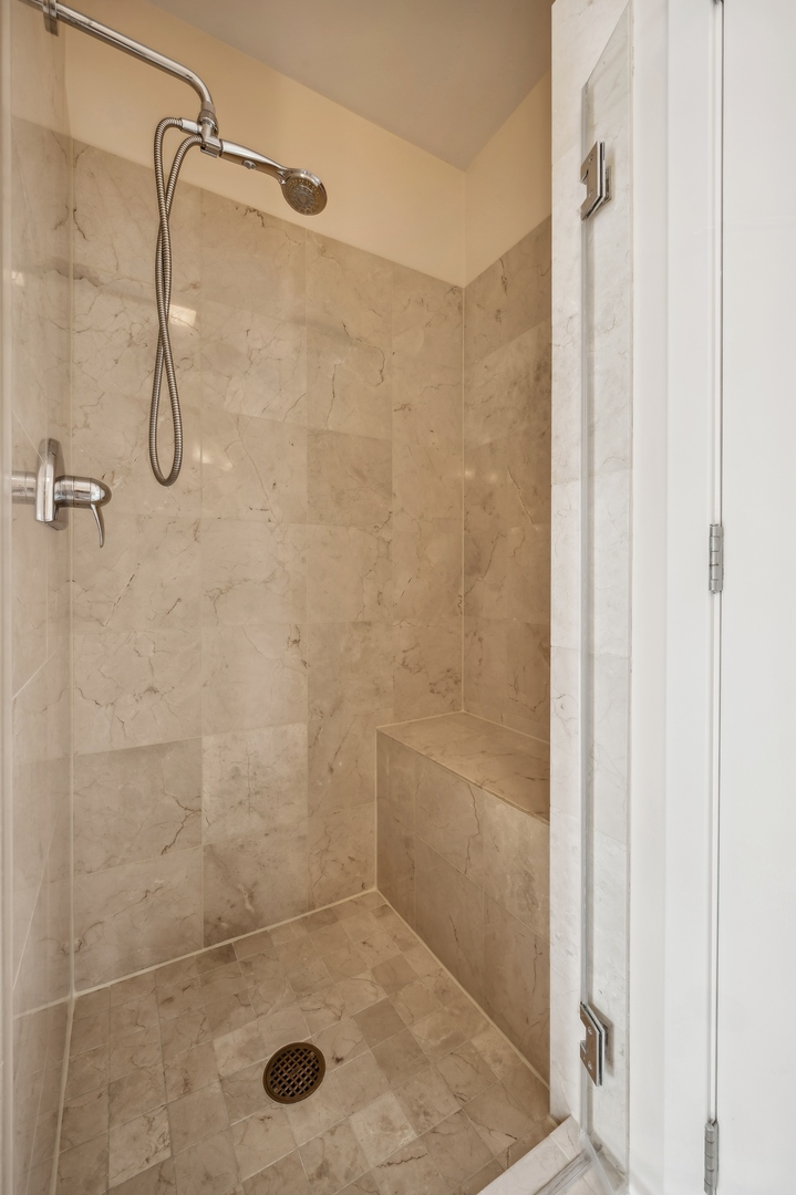 500 W SUPERIOR Street Unit: 1309