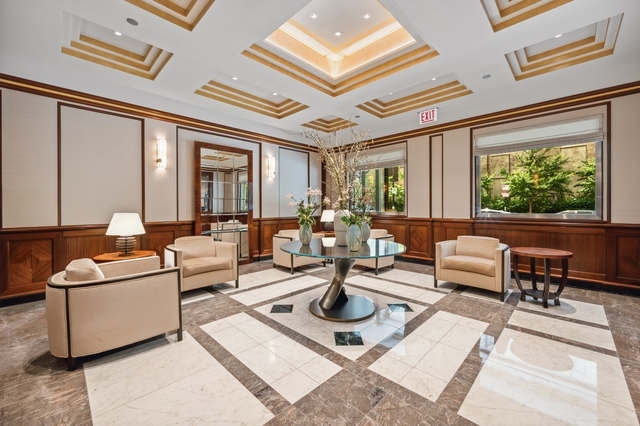 132 E Delaware Place Unit: 5201