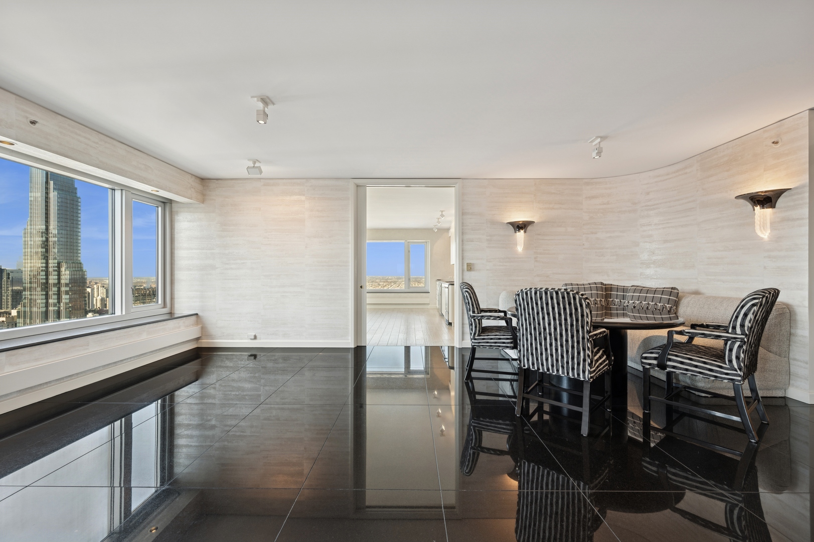 132 E Delaware Place Unit: 5201