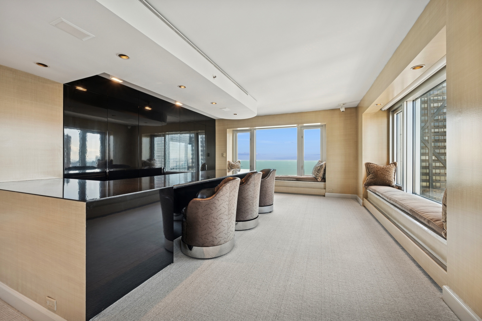 132 E Delaware Place Unit: 5201