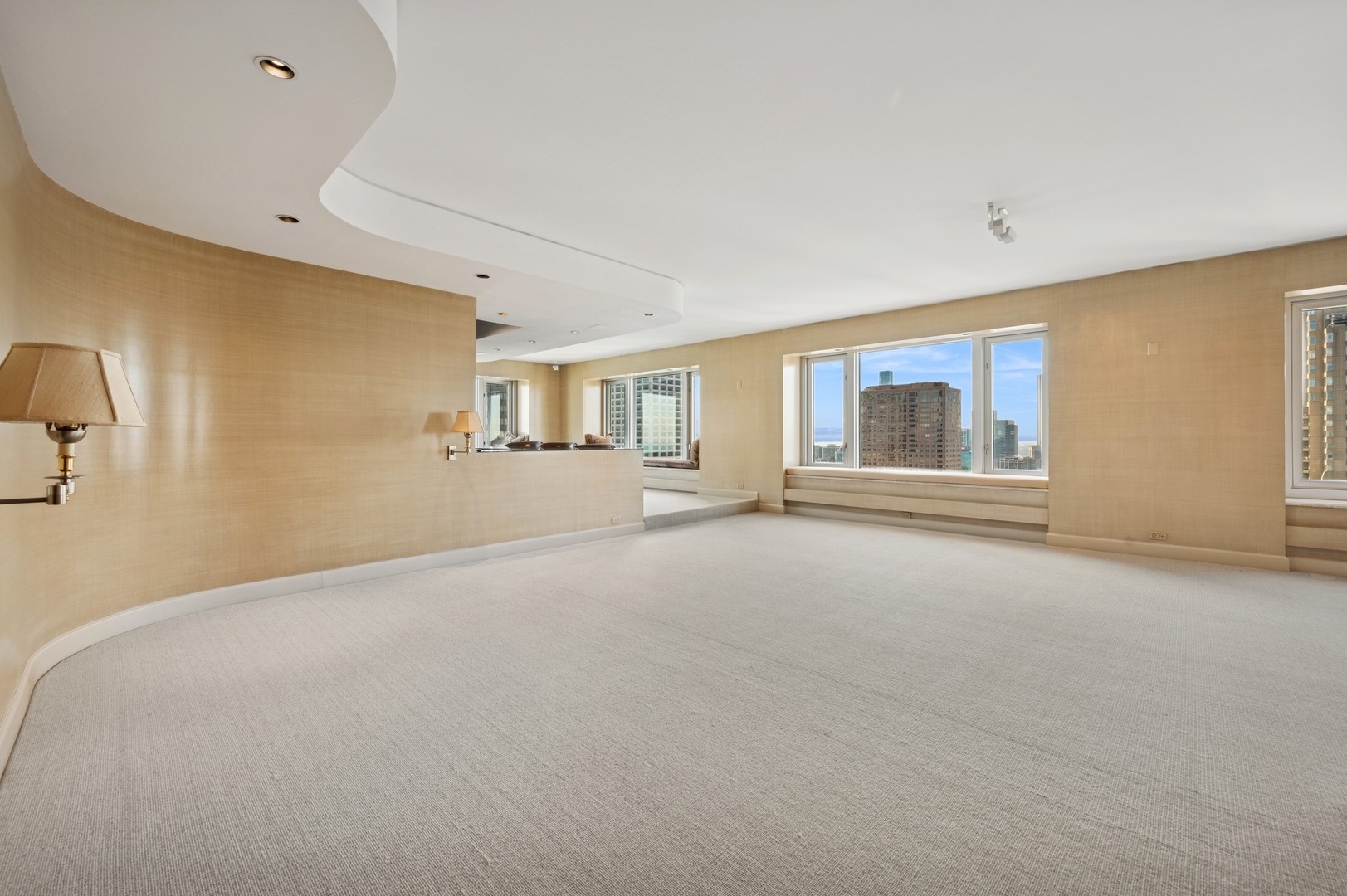 132 E Delaware Place Unit: 5201