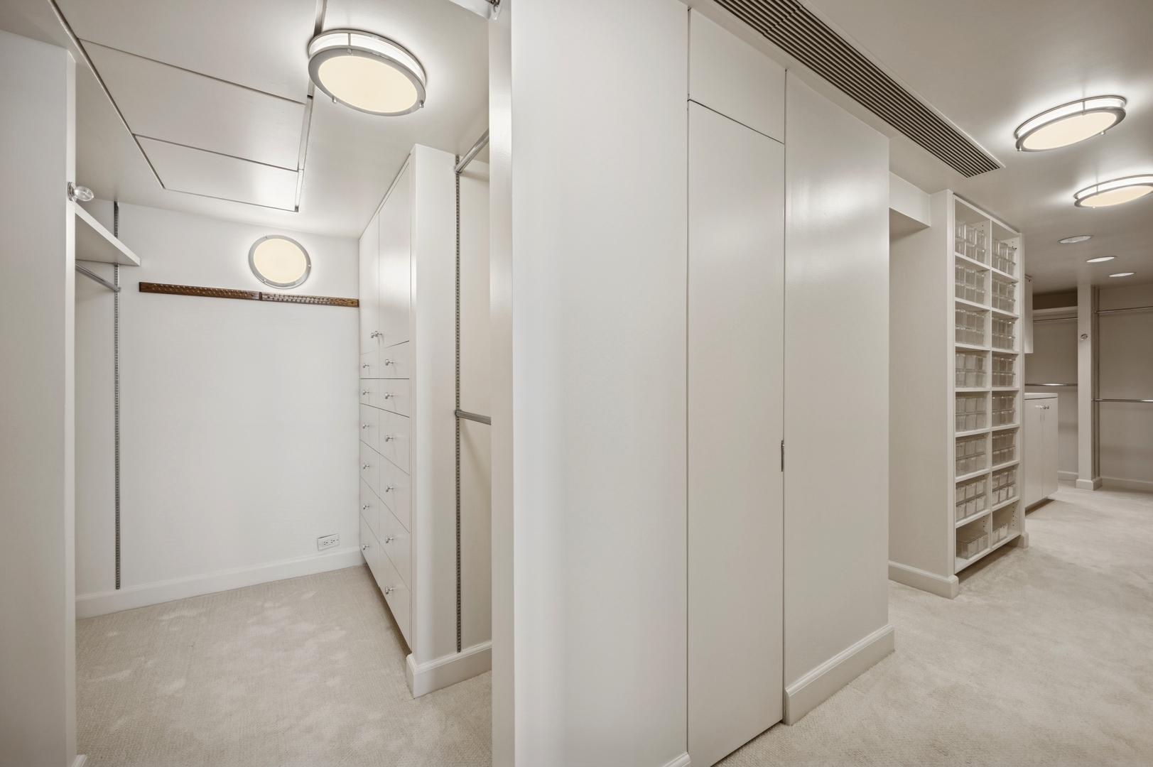 132 E Delaware Place Unit: 5201