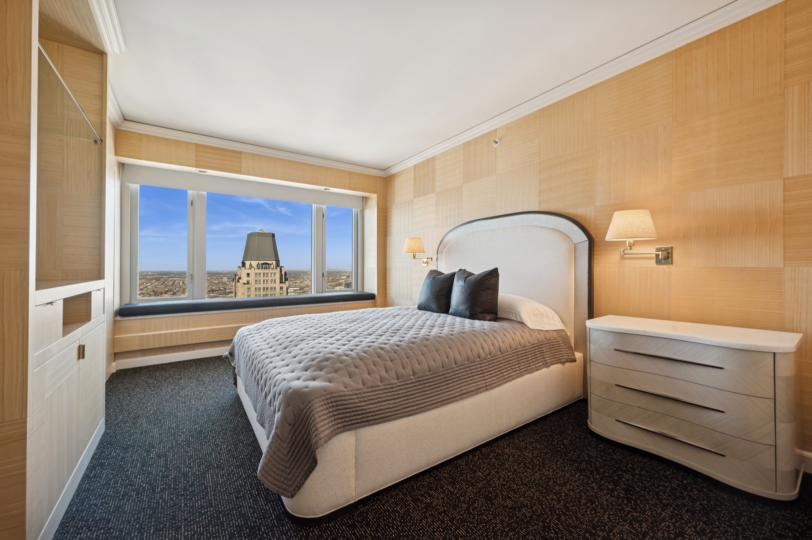 132 E Delaware Place Unit: 5201