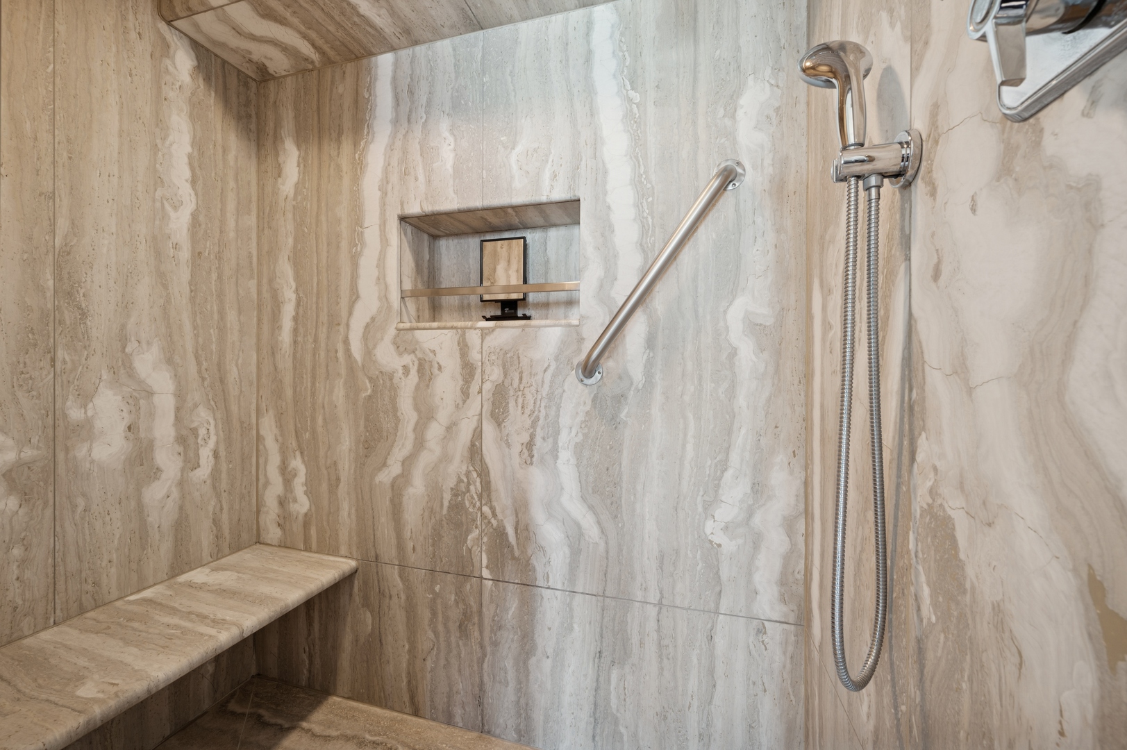 132 E Delaware Place Unit: 5201