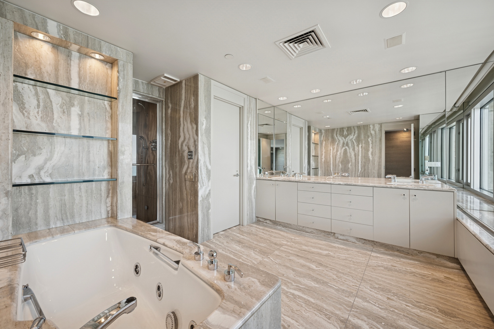 132 E Delaware Place Unit: 5201