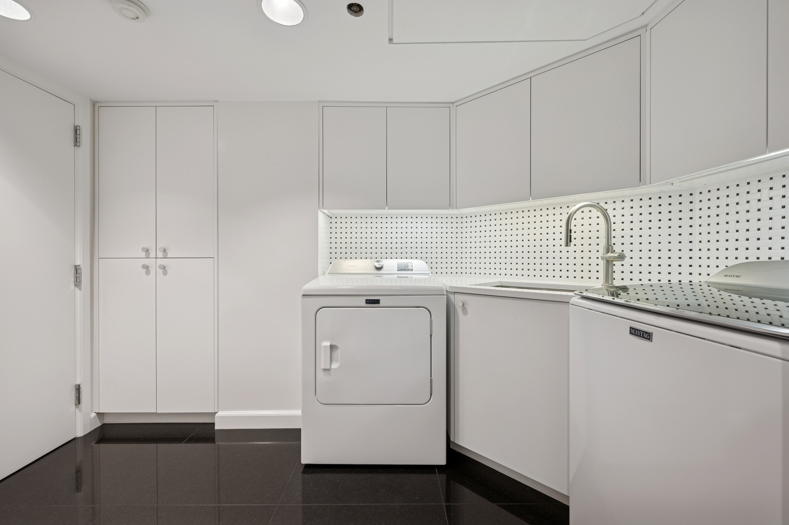 132 E Delaware Place Unit: 5201