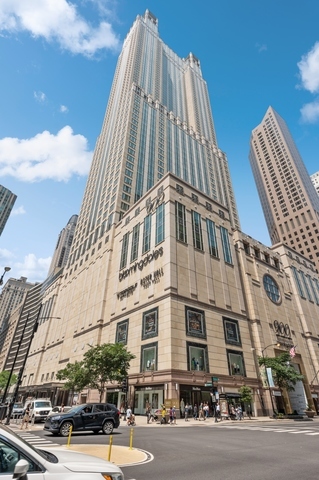 132 E Delaware Place Unit: 5201