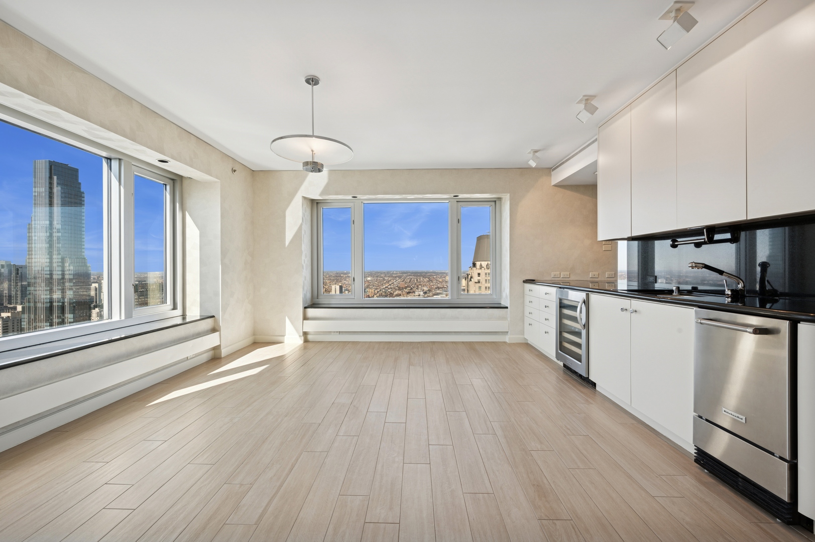 132 E Delaware Place Unit: 5201