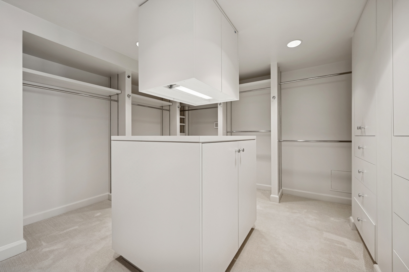 132 E Delaware Place Unit: 5201