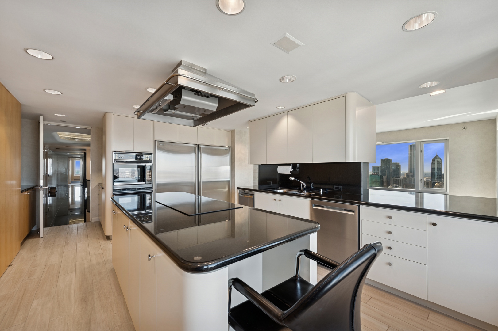 132 E Delaware Place Unit: 5201