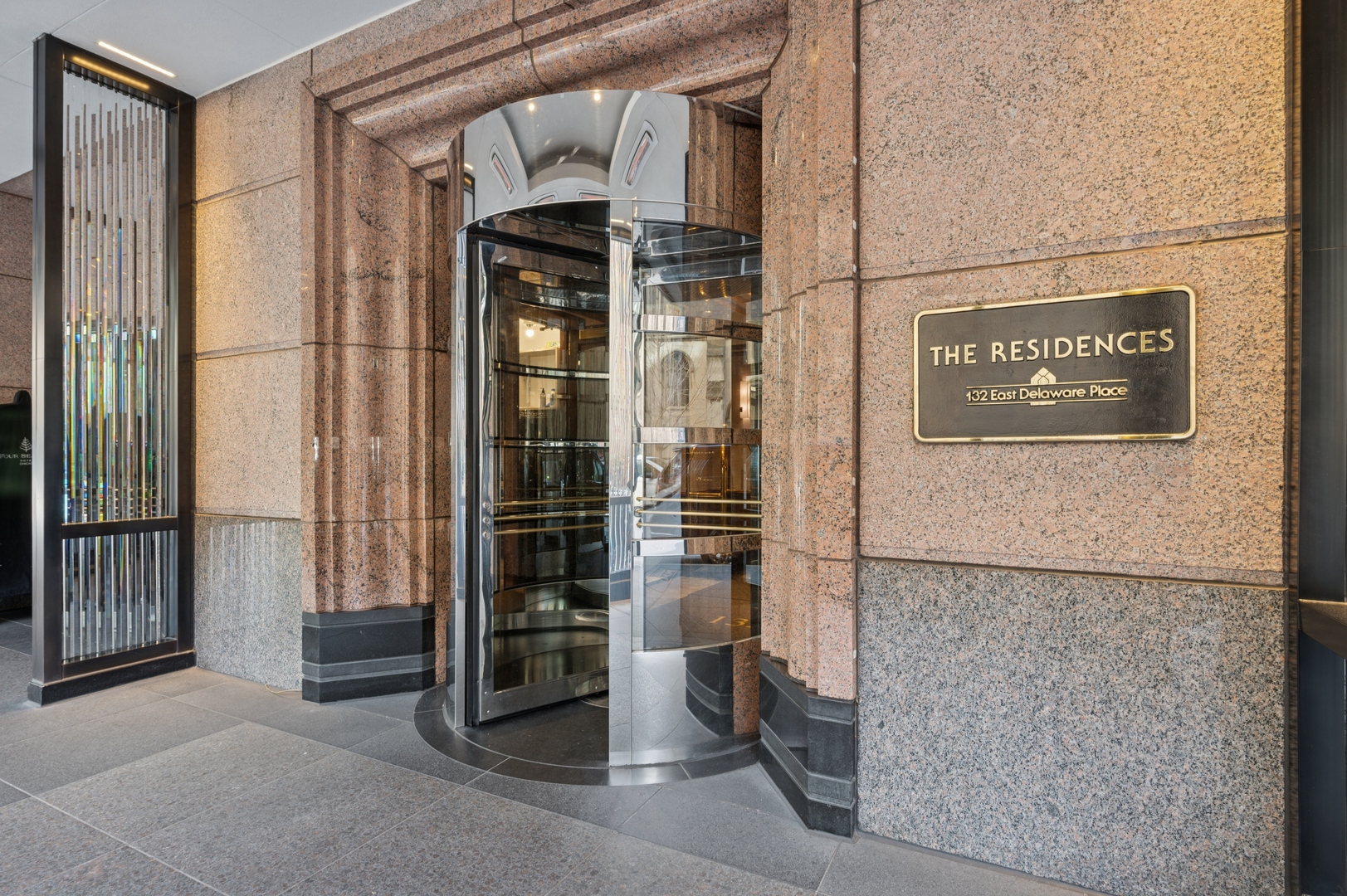 132 E Delaware Place Unit: 5201