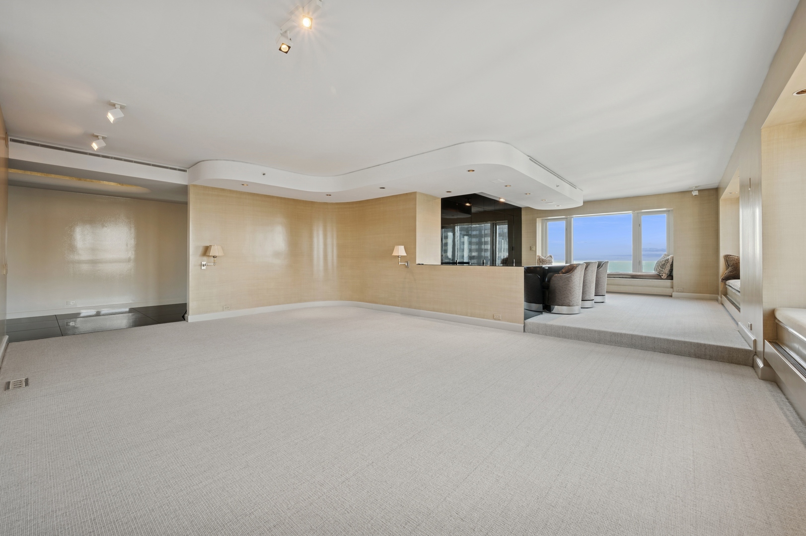 132 E Delaware Place Unit: 5201