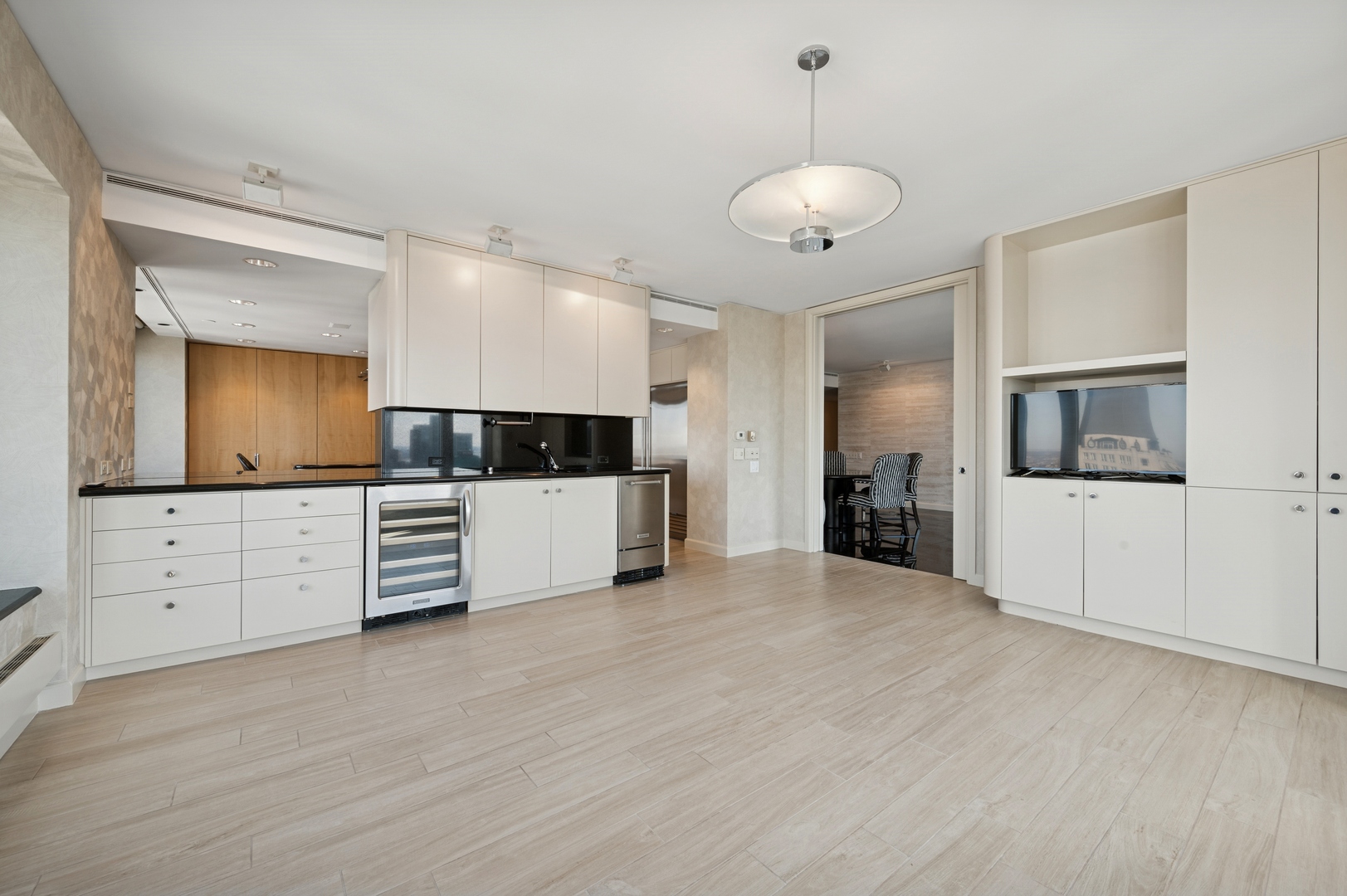 132 E Delaware Place Unit: 5201