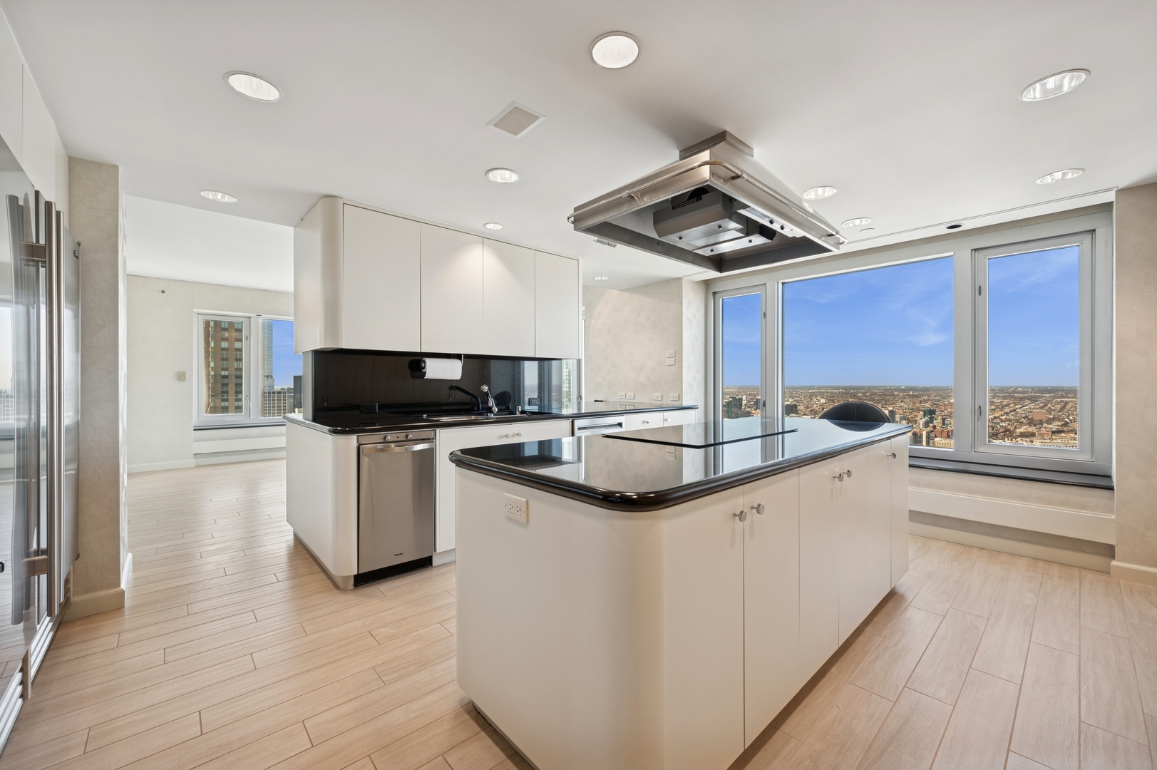 132 E Delaware Place Unit: 5201