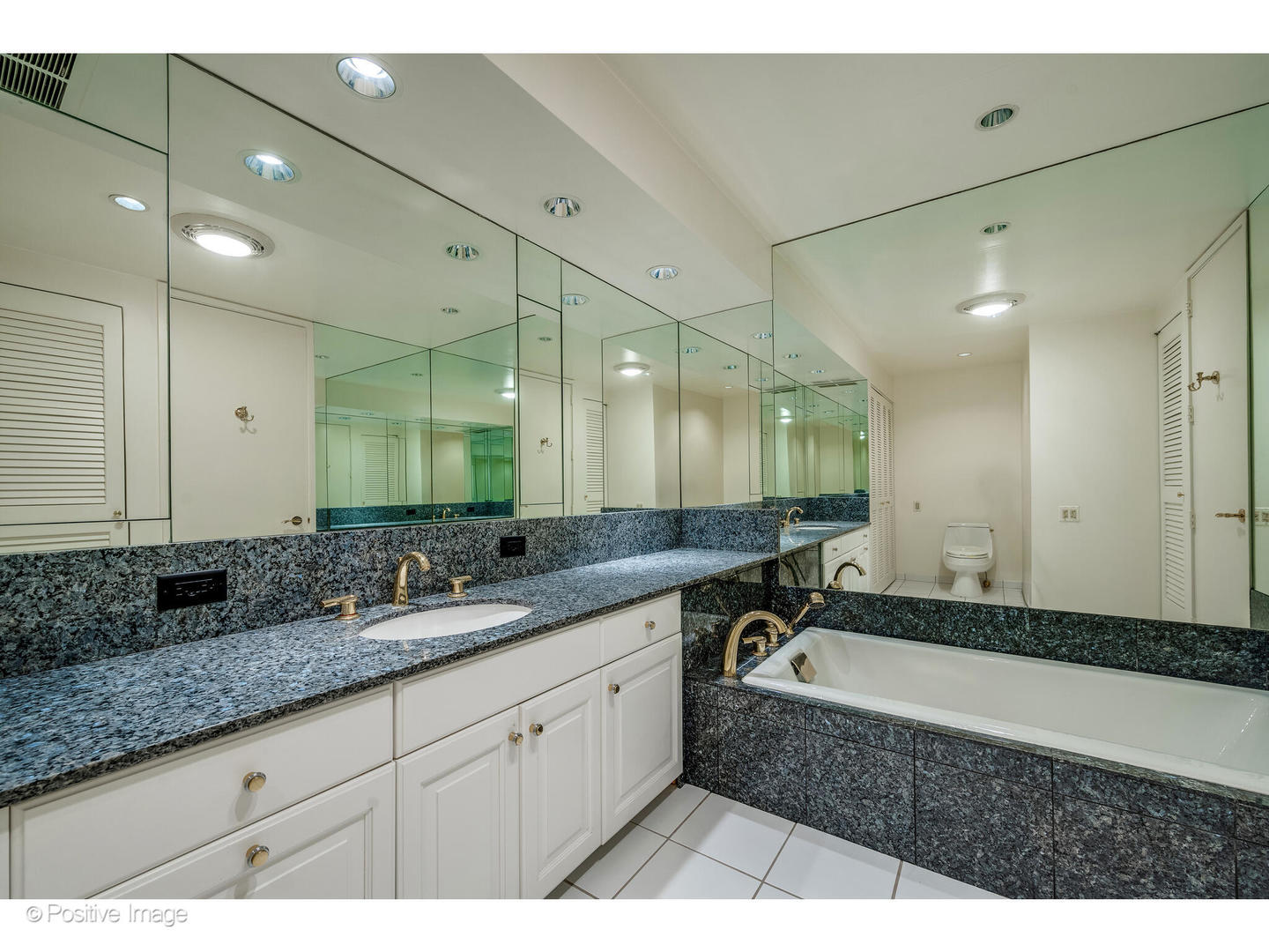 180 E PEARSON Street Unit: 6103-6203