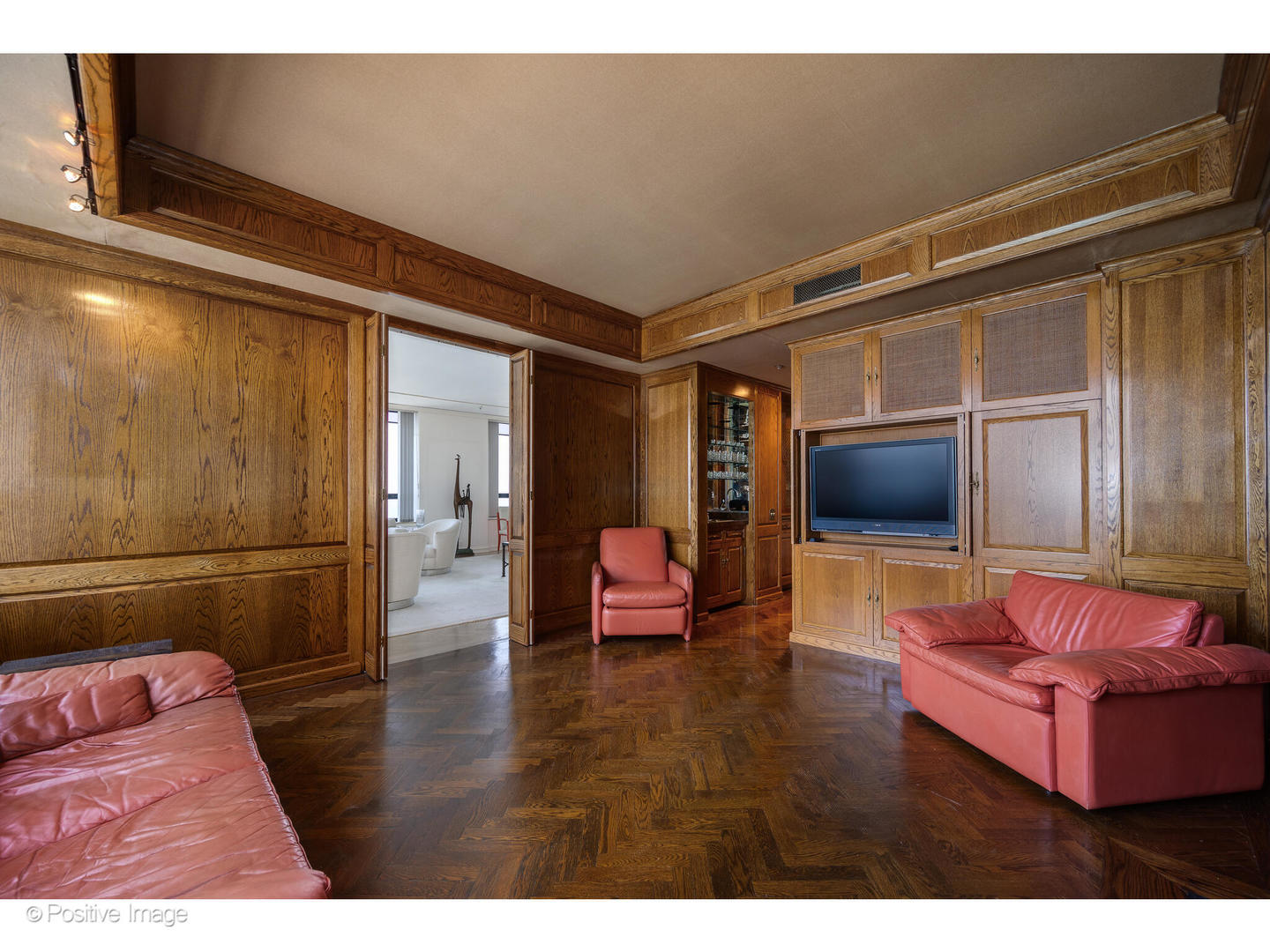 180 E PEARSON Street Unit: 6103-6203