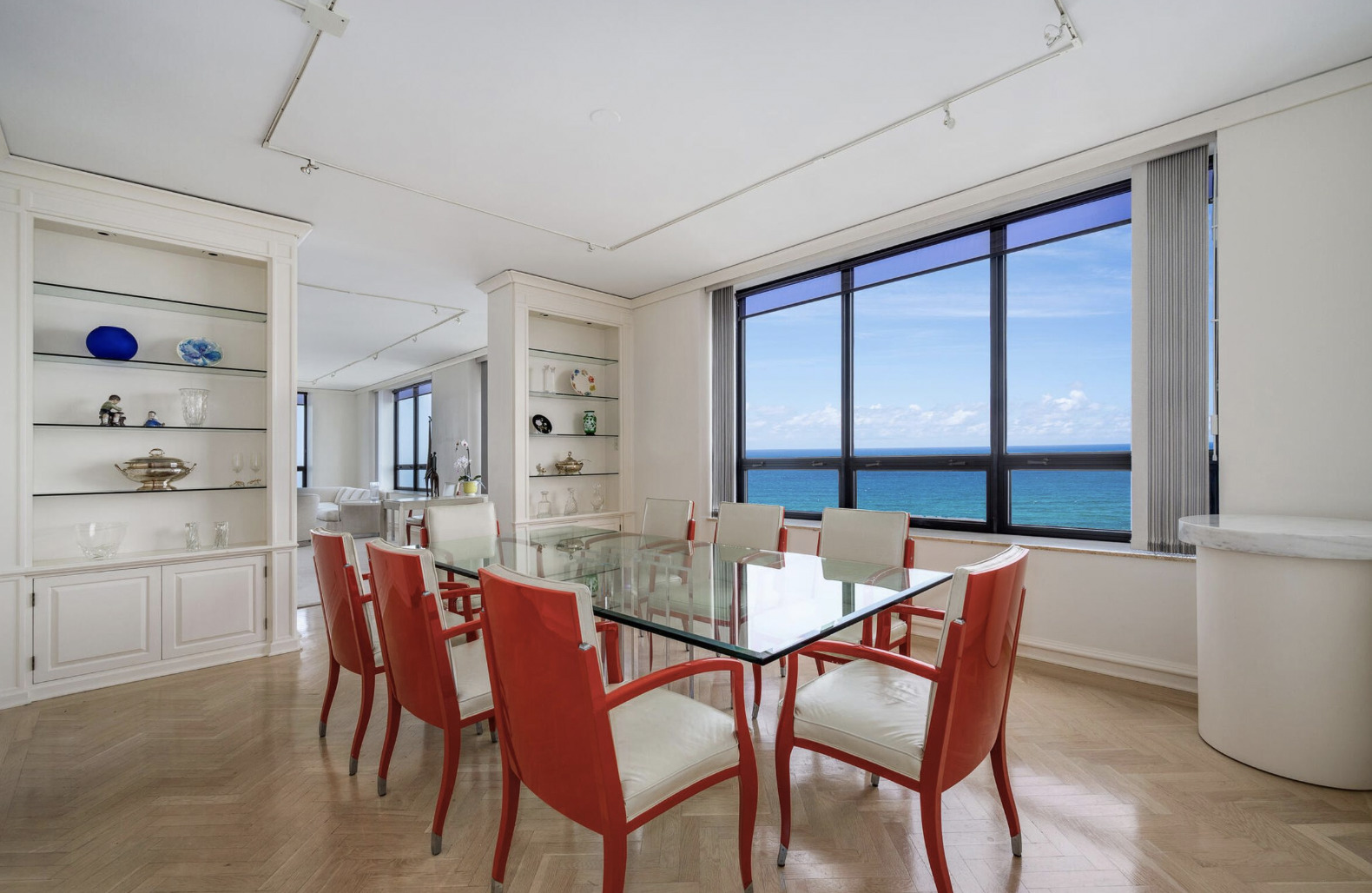 180 E PEARSON Street Unit: 6103-6203
