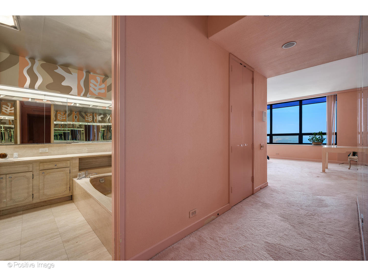 180 E PEARSON Street Unit: 6103-6203