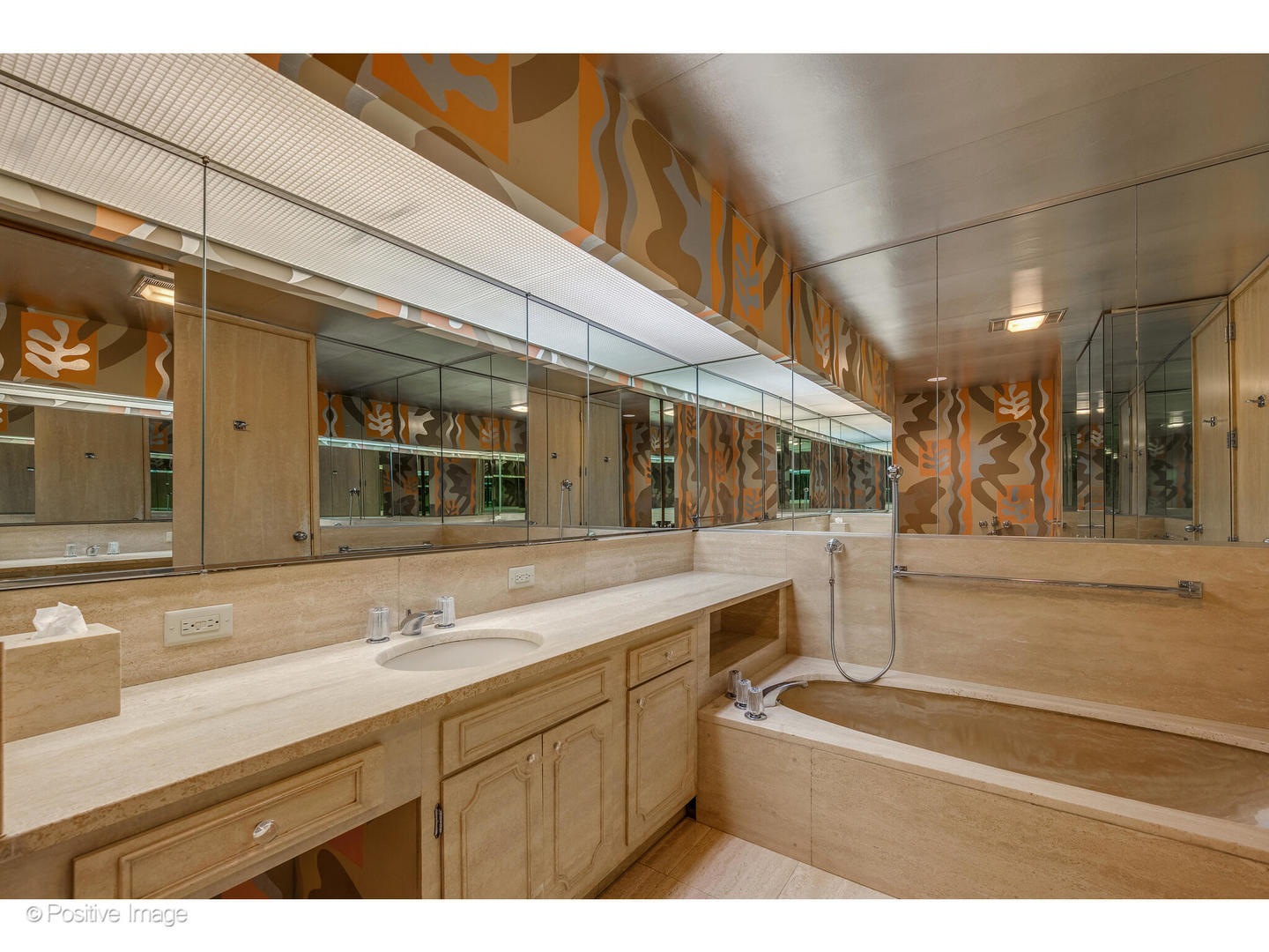 180 E PEARSON Street Unit: 6103-6203