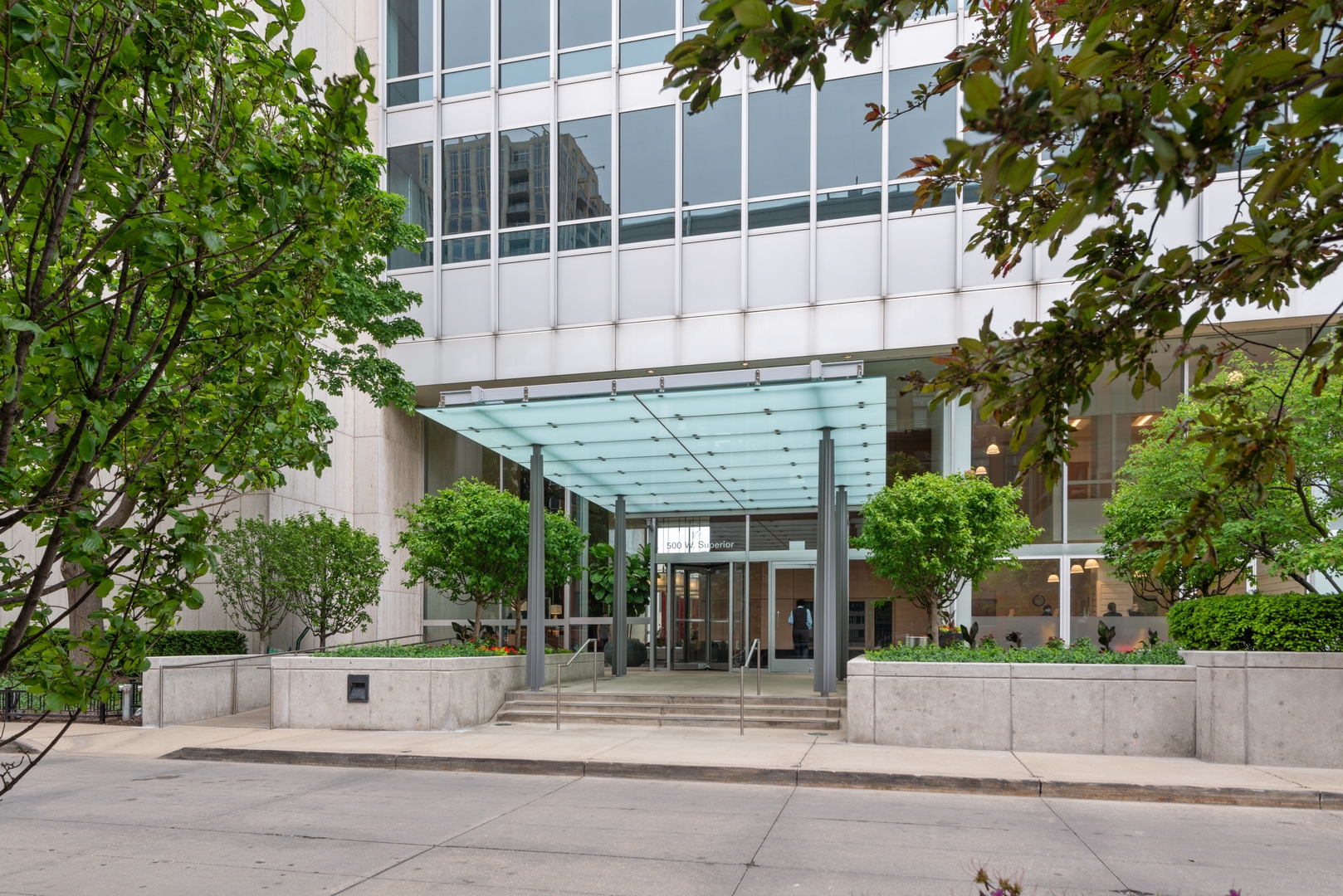 500 W SUPERIOR Street Unit: 2201