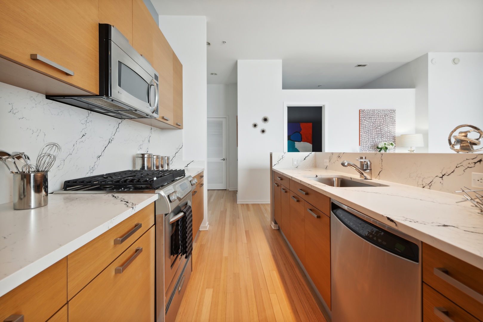 500 W SUPERIOR Street Unit: 2201