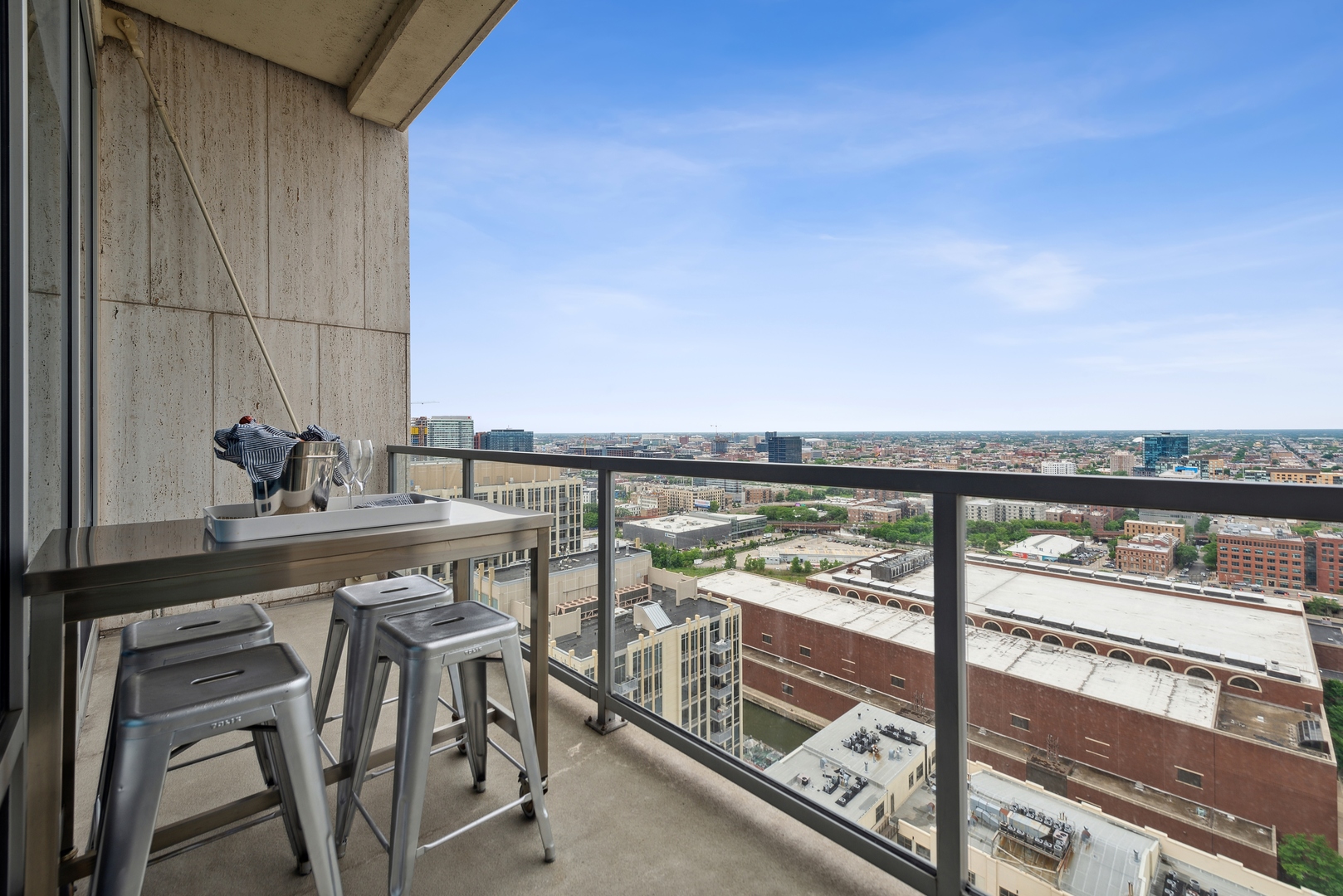 500 W SUPERIOR Street Unit: 2201