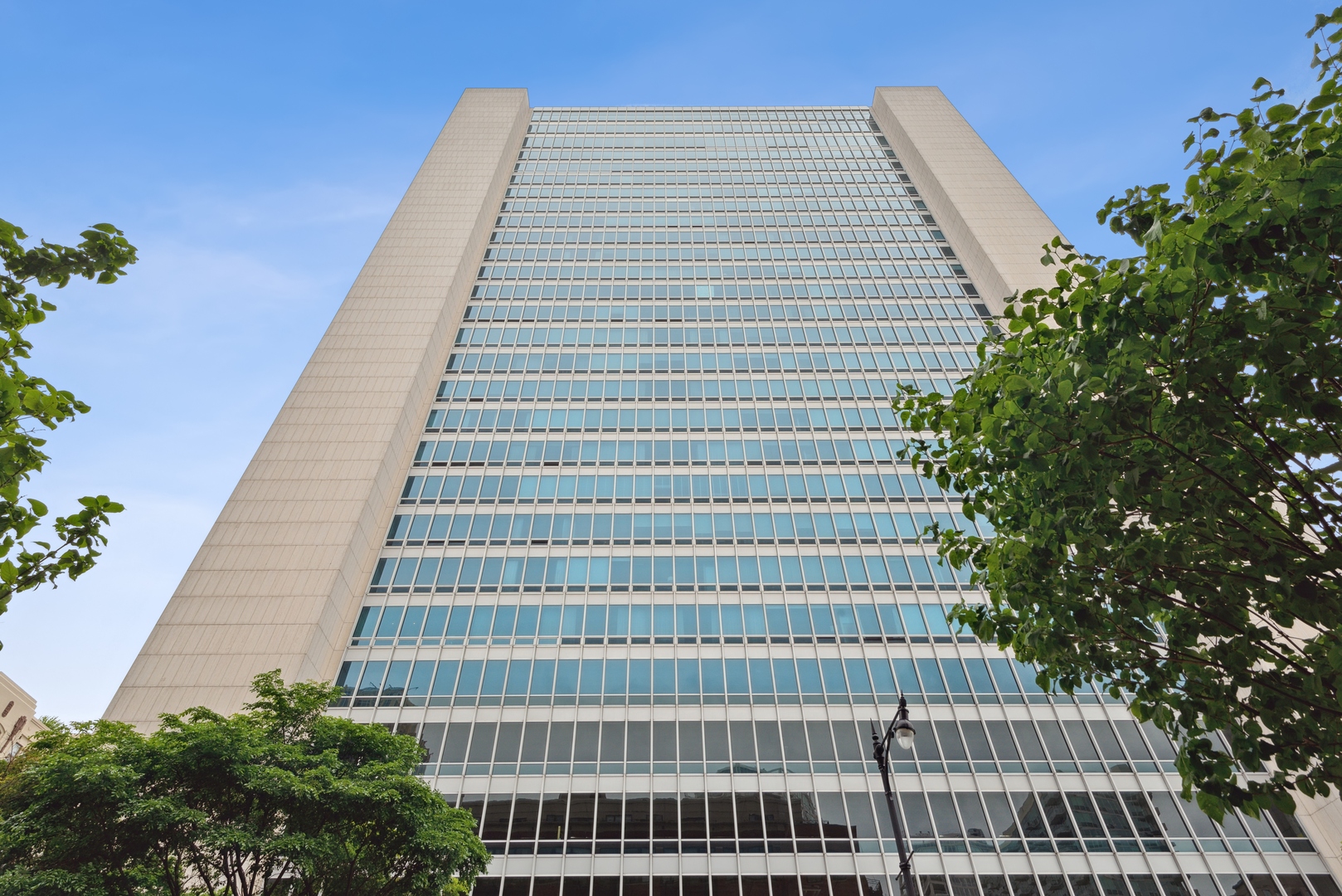 500 W SUPERIOR Street Unit: 2201