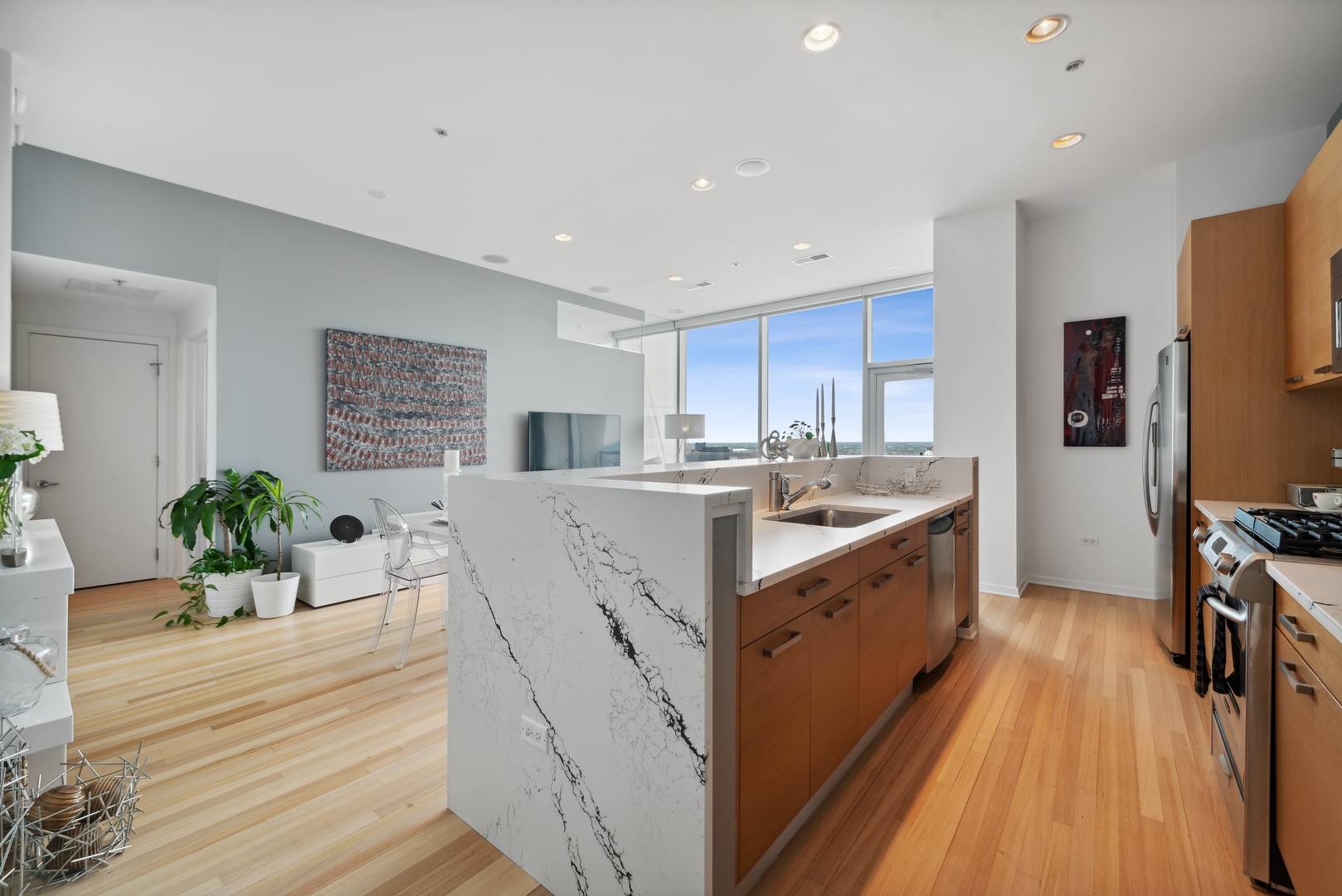 500 W SUPERIOR Street Unit: 2201
