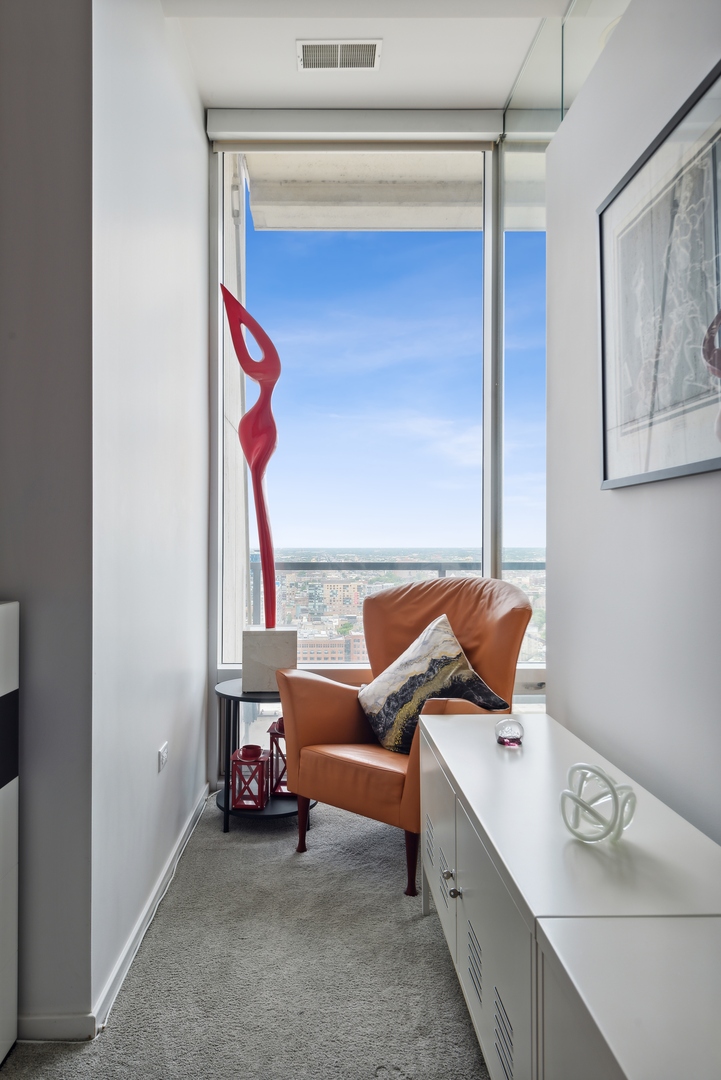 500 W SUPERIOR Street Unit: 2201
