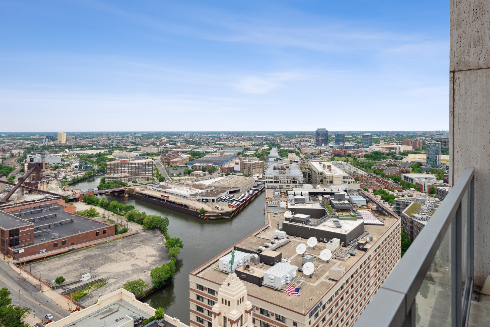500 W SUPERIOR Street Unit: 2201