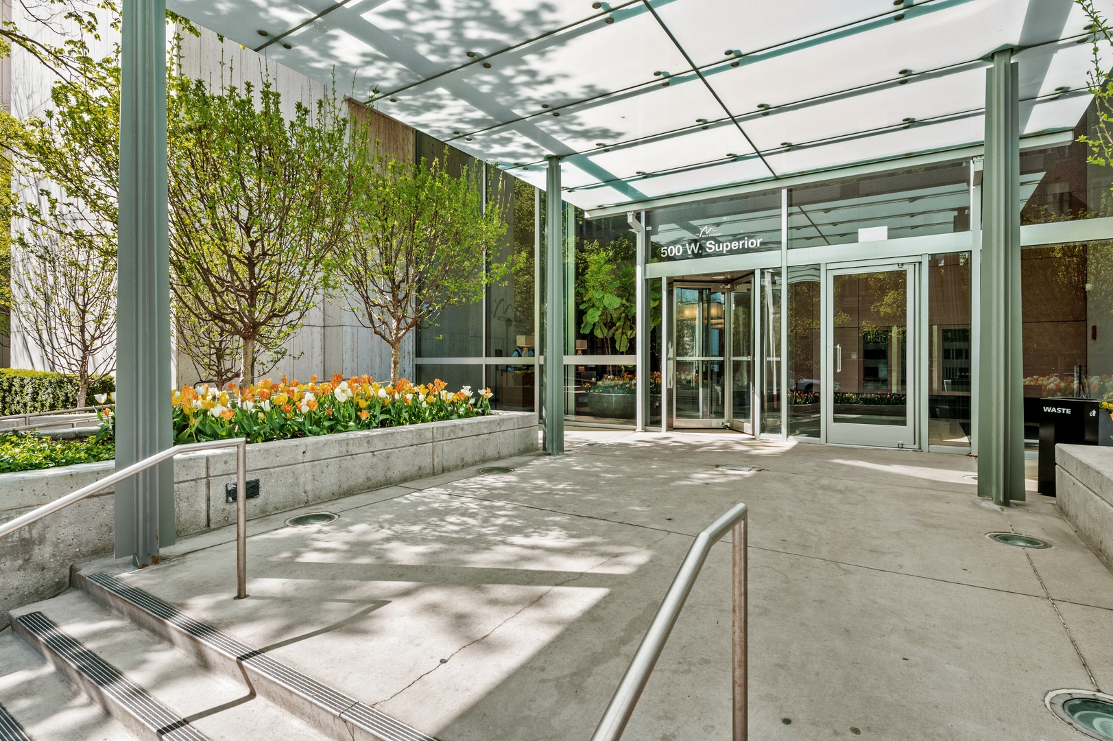 500 W SUPERIOR Street Unit: 2201