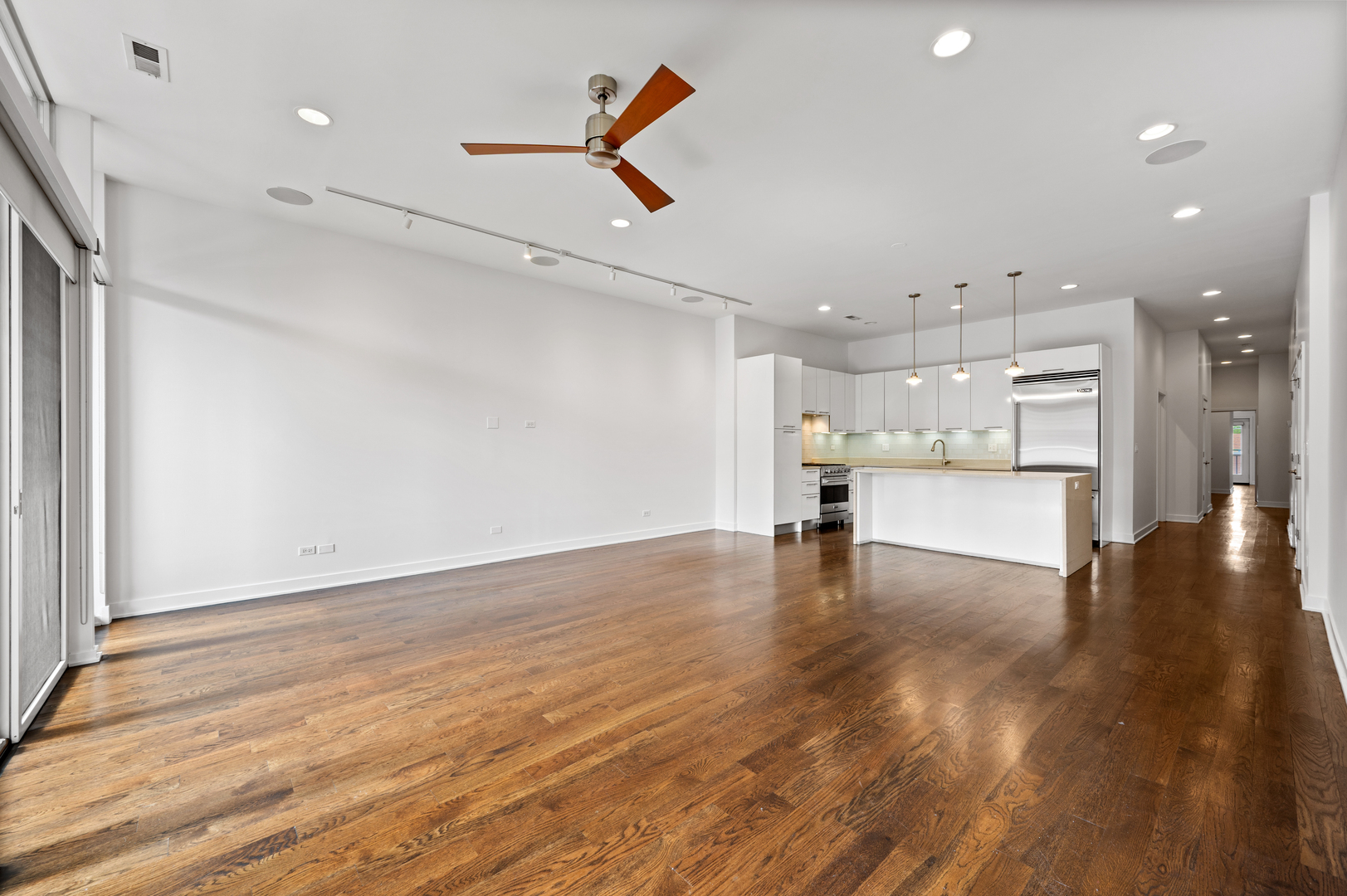 1611 N Hermitage Avenue Unit: 205