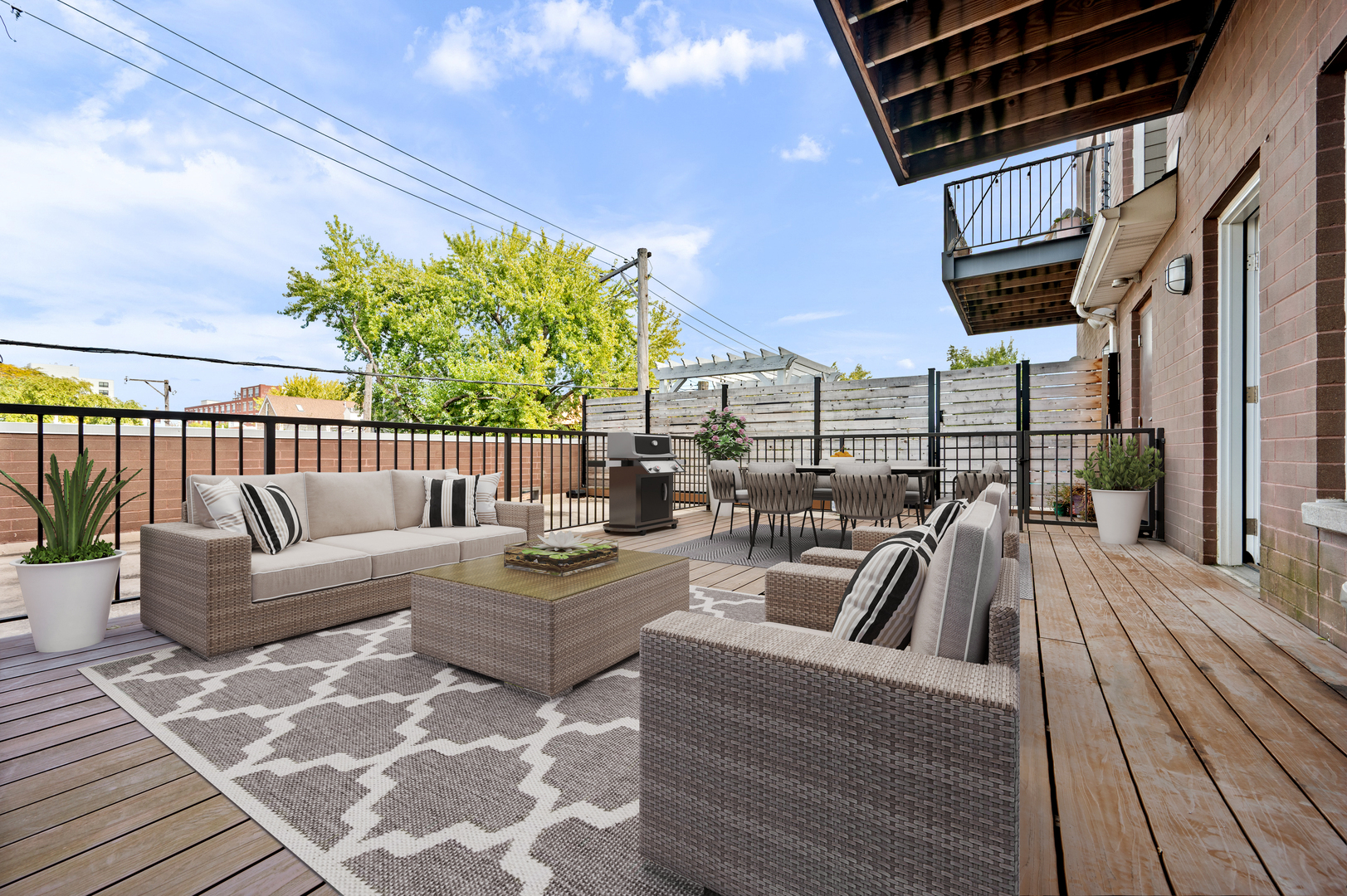 1611 N Hermitage Avenue Unit: 205