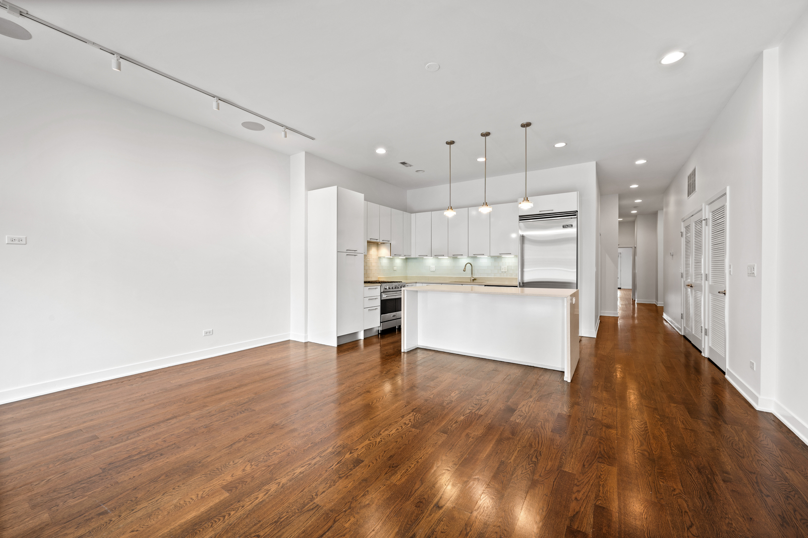 1611 N Hermitage Avenue Unit: 205