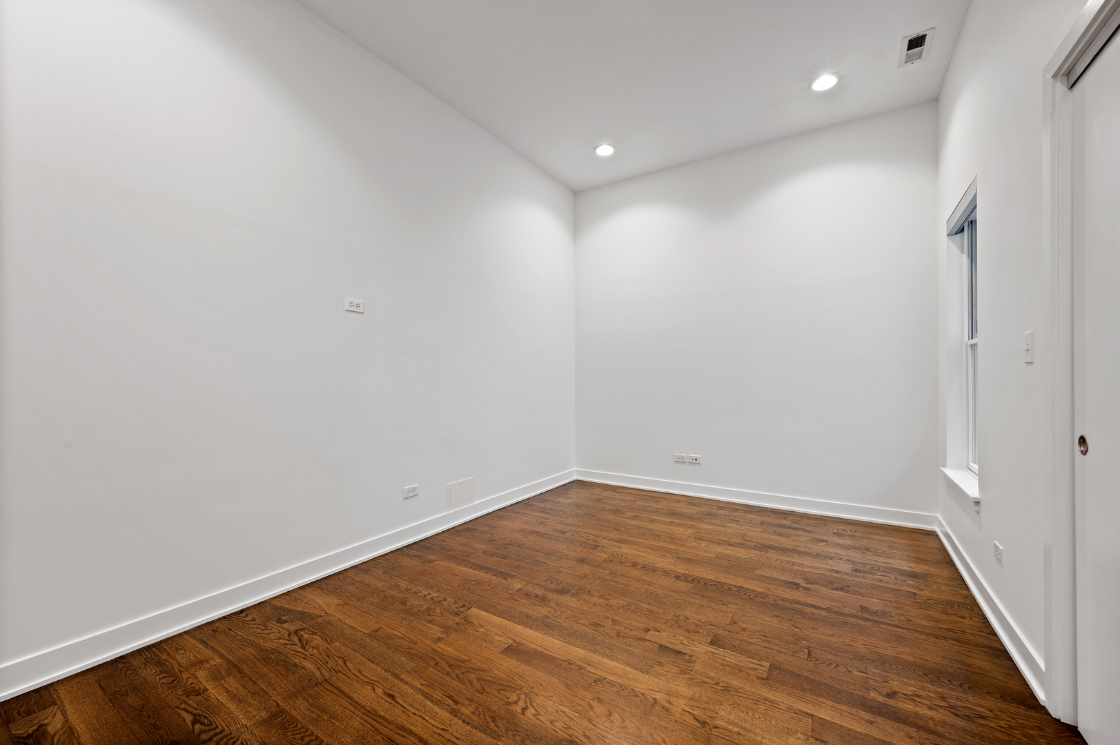 1611 N Hermitage Avenue Unit: 205